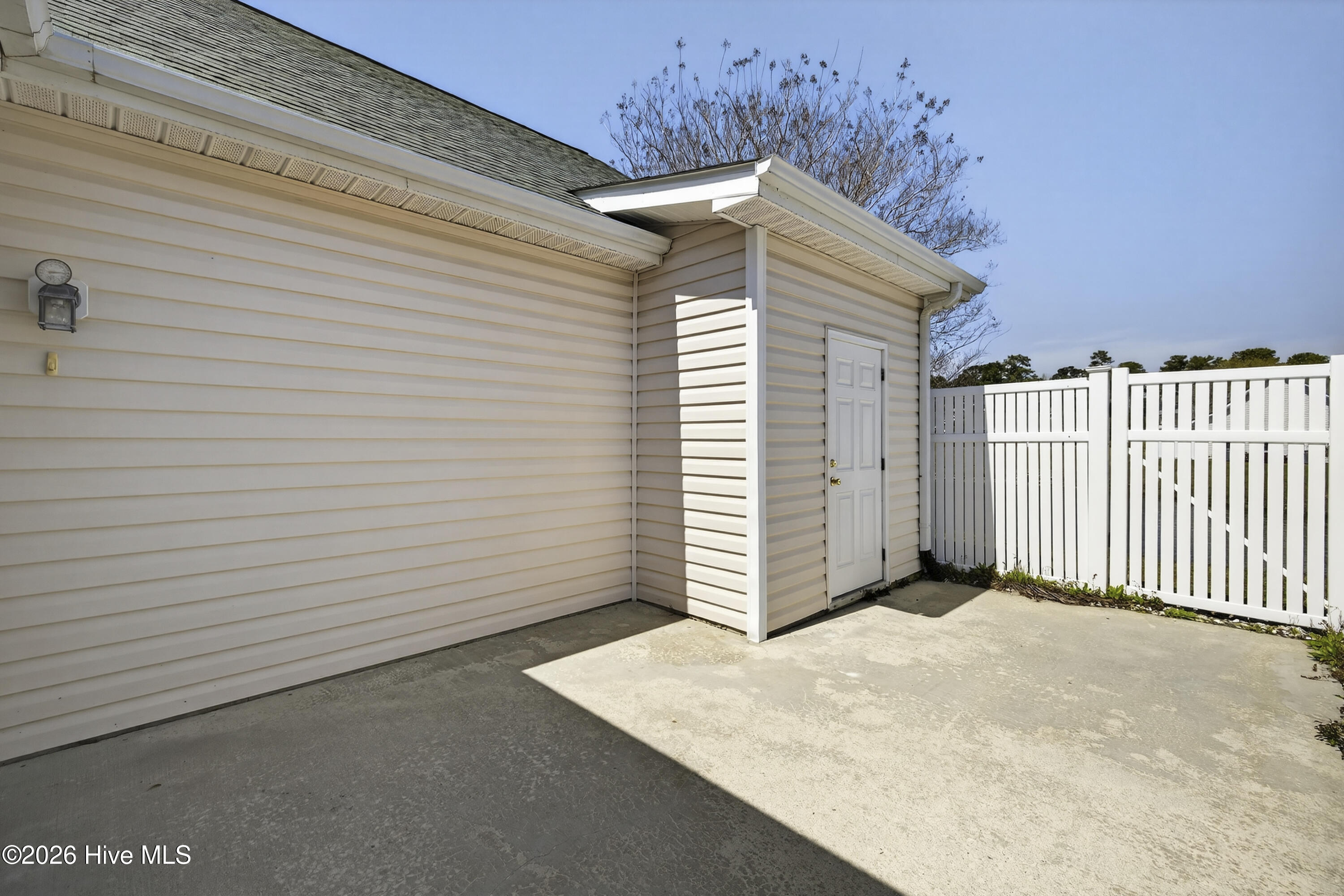 100562348 | Photo 32