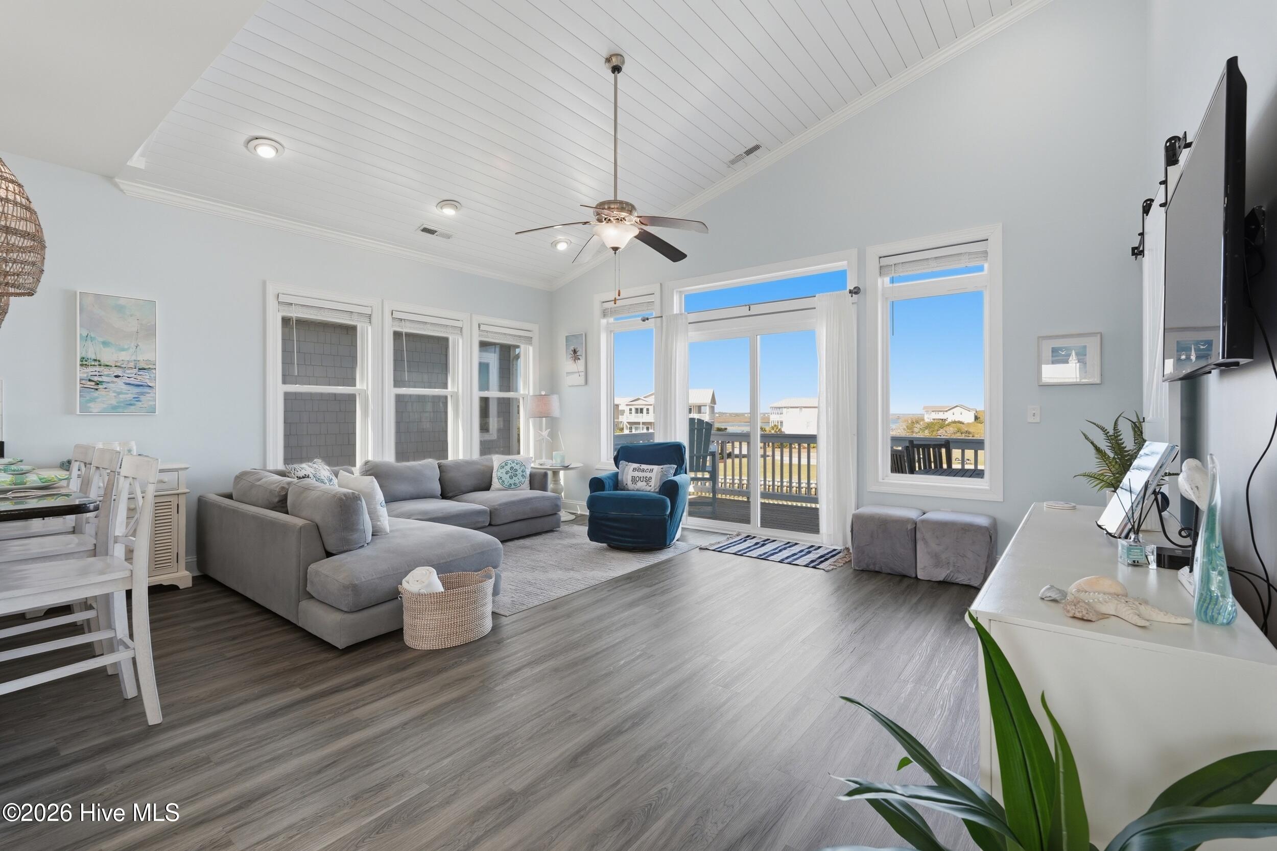 100565871 | Photo 38