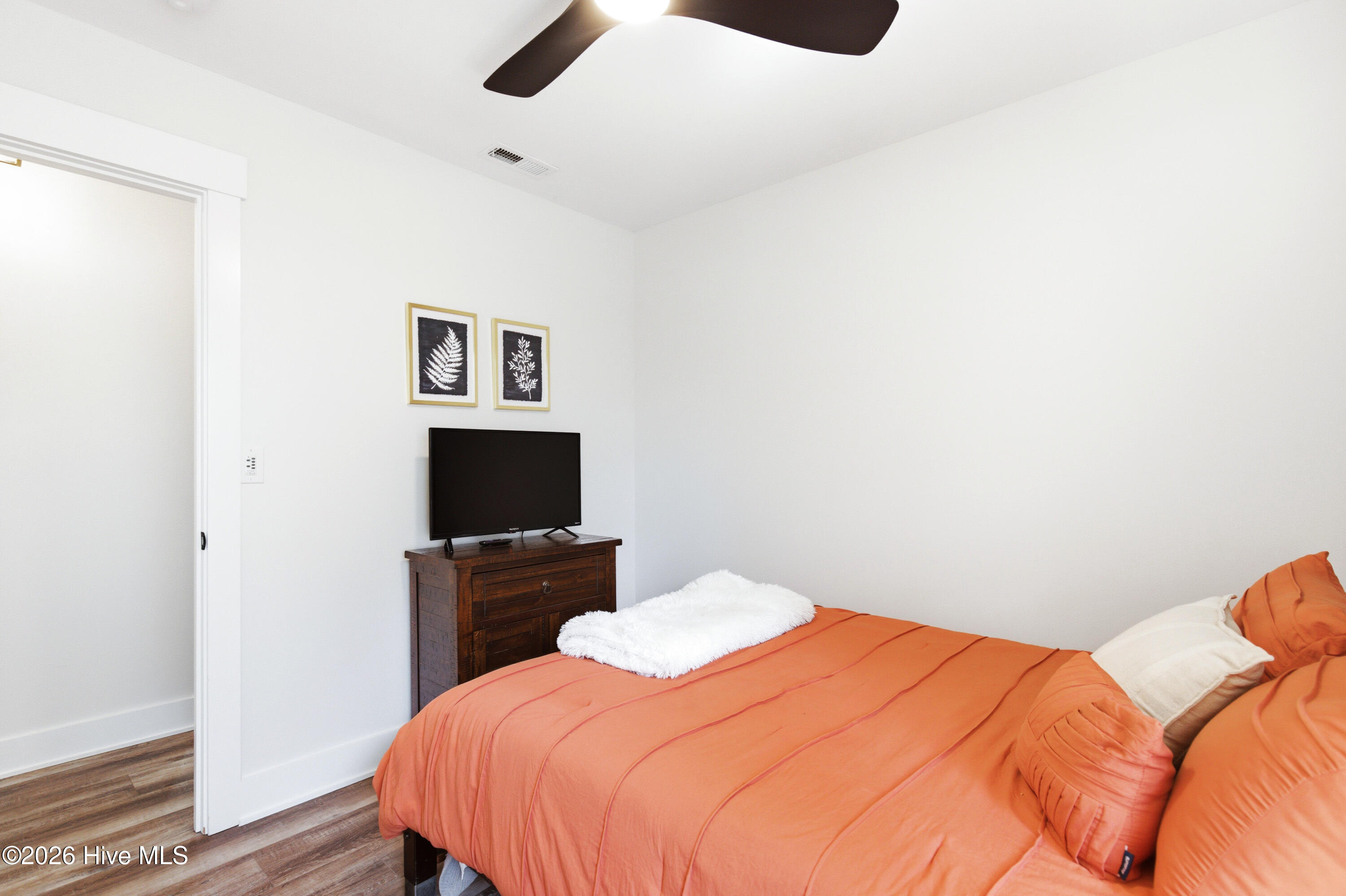 100564276 | Photo 32