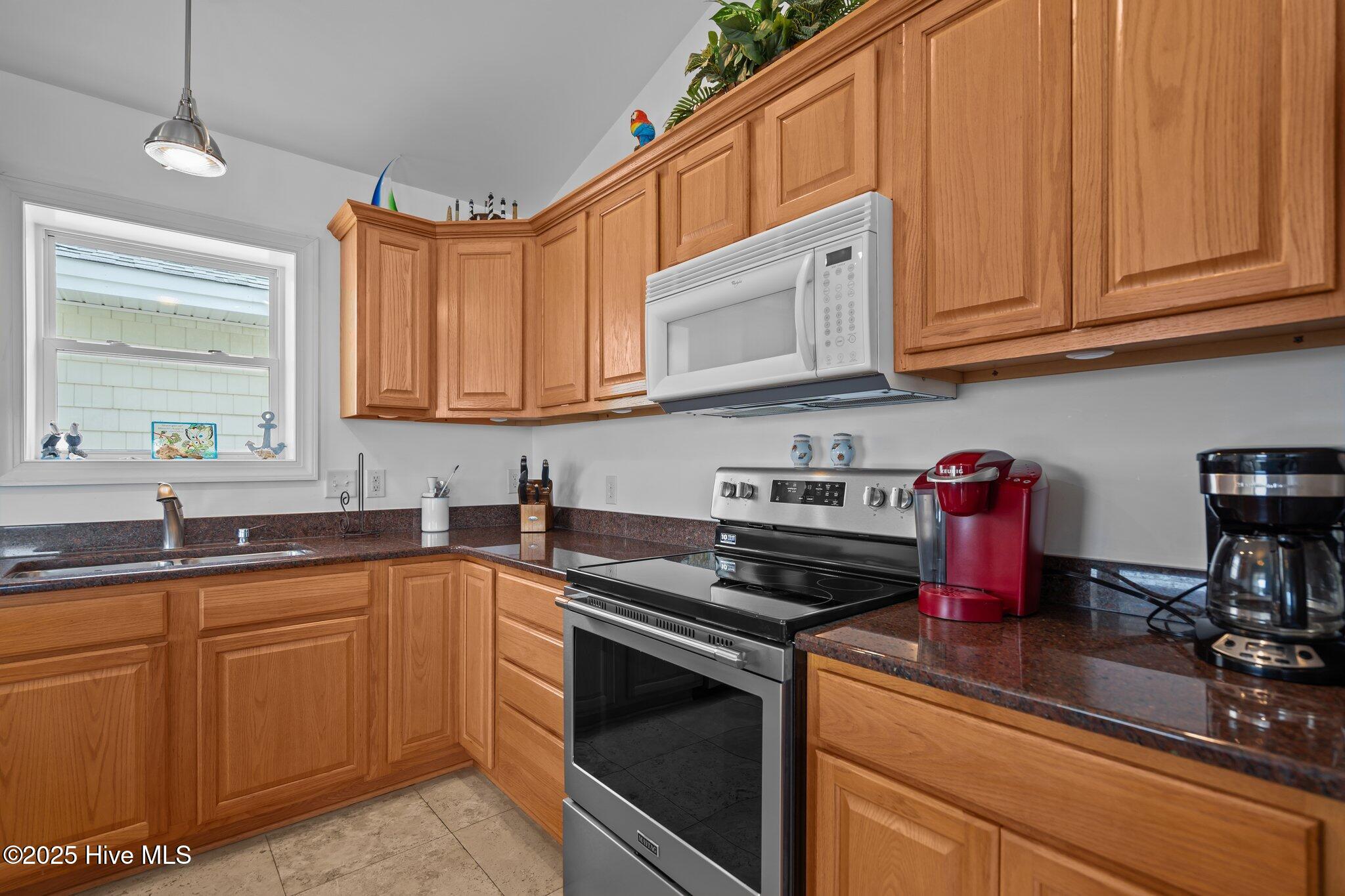 100517725 | Photo 12