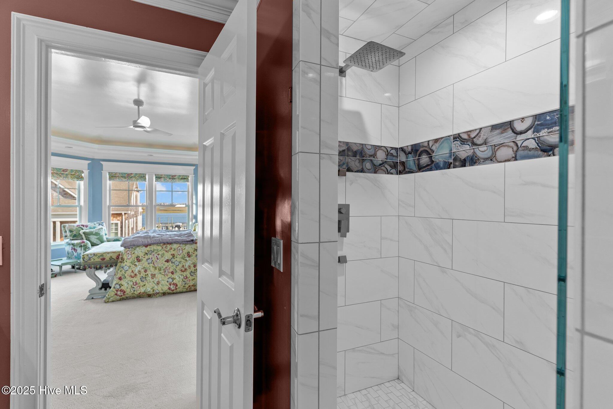 100525700 | Photo 32