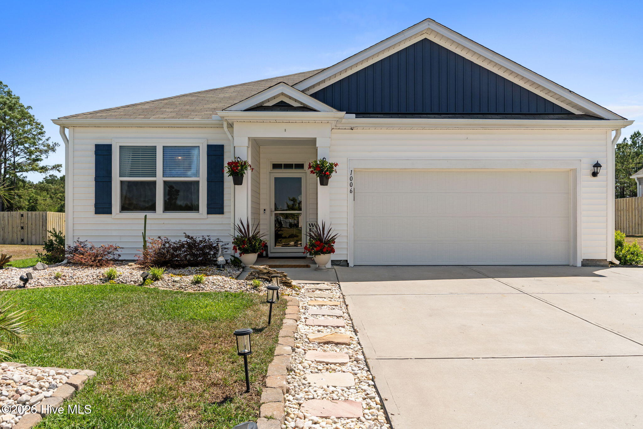 100568064 | Photo 71