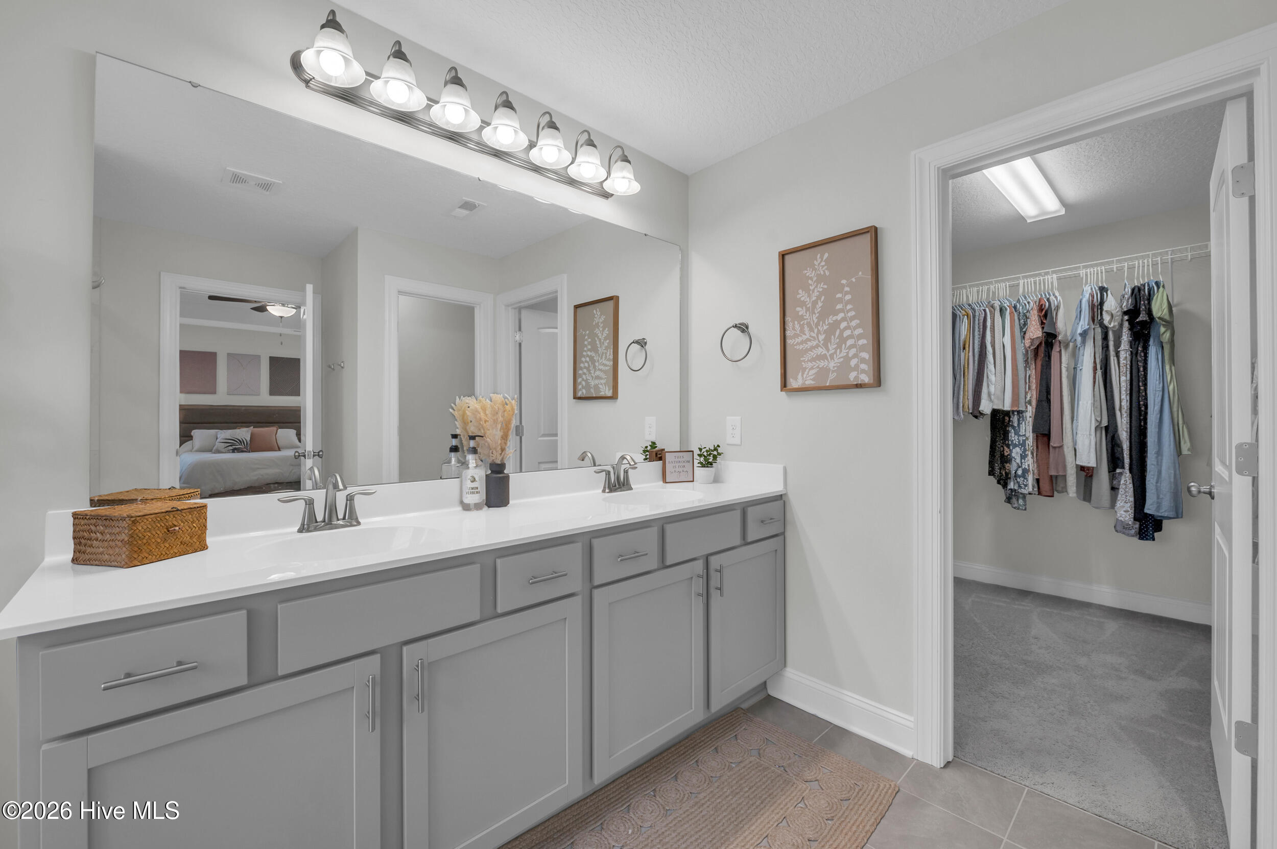 100547257 | Photo 26