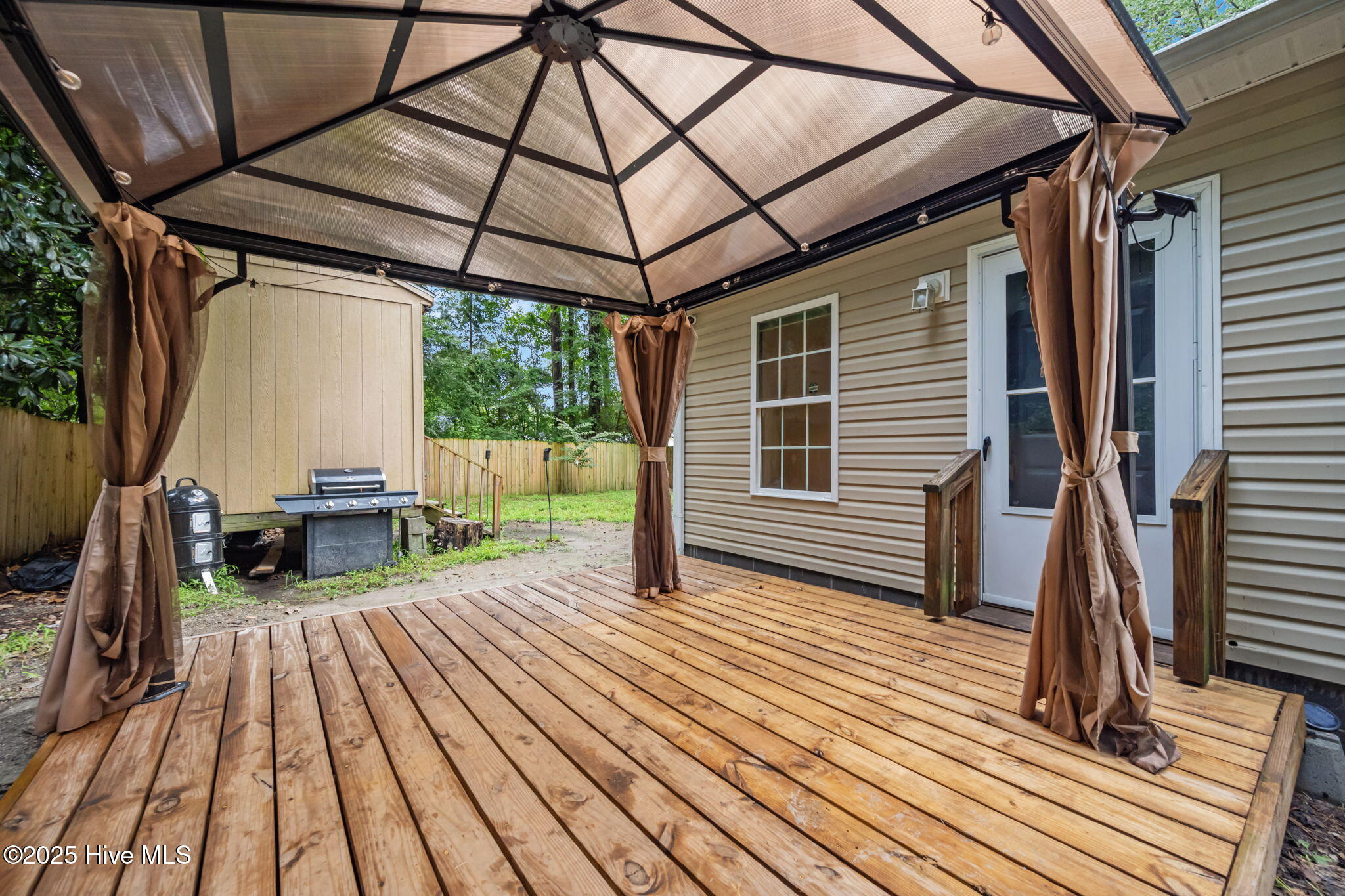 100522218 | Photo 32