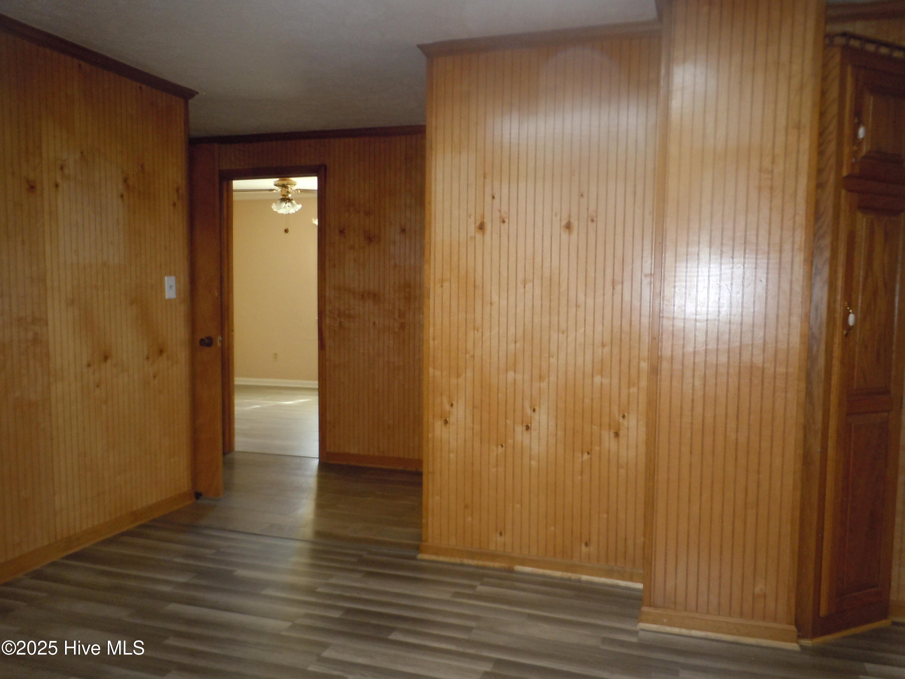 100528671 | Photo 11