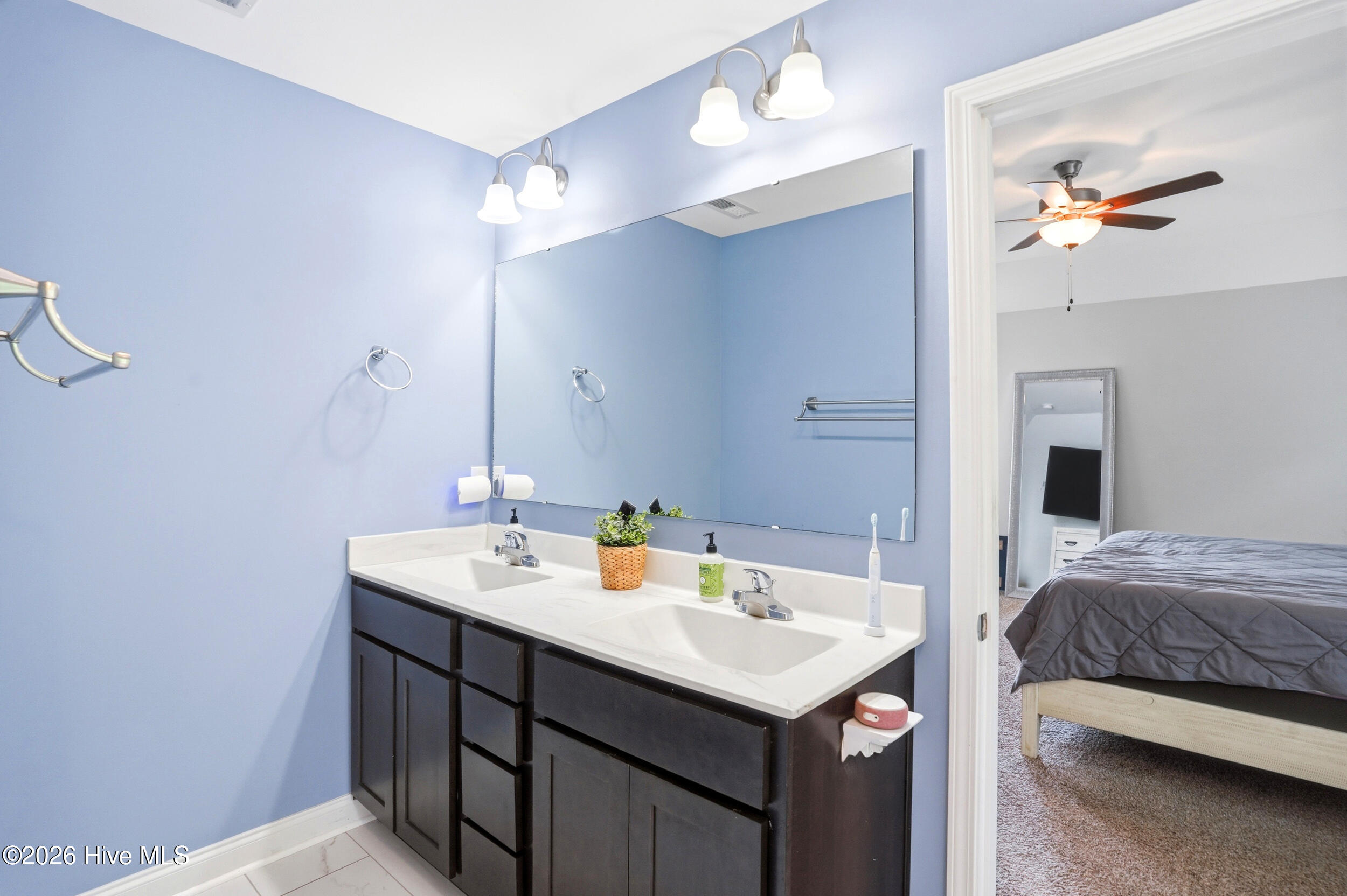 100570398 | Photo 17