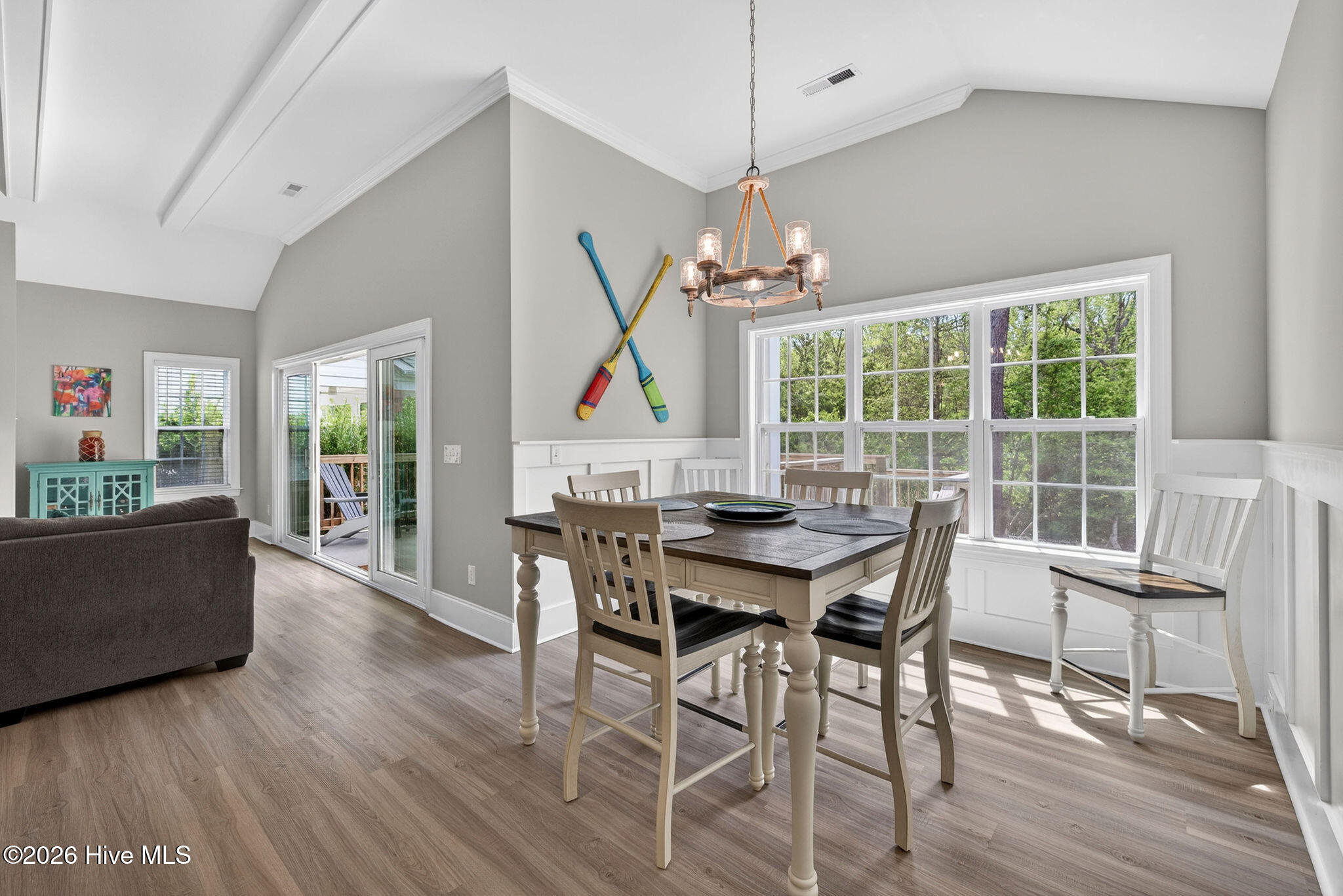 100567052 | Photo 17