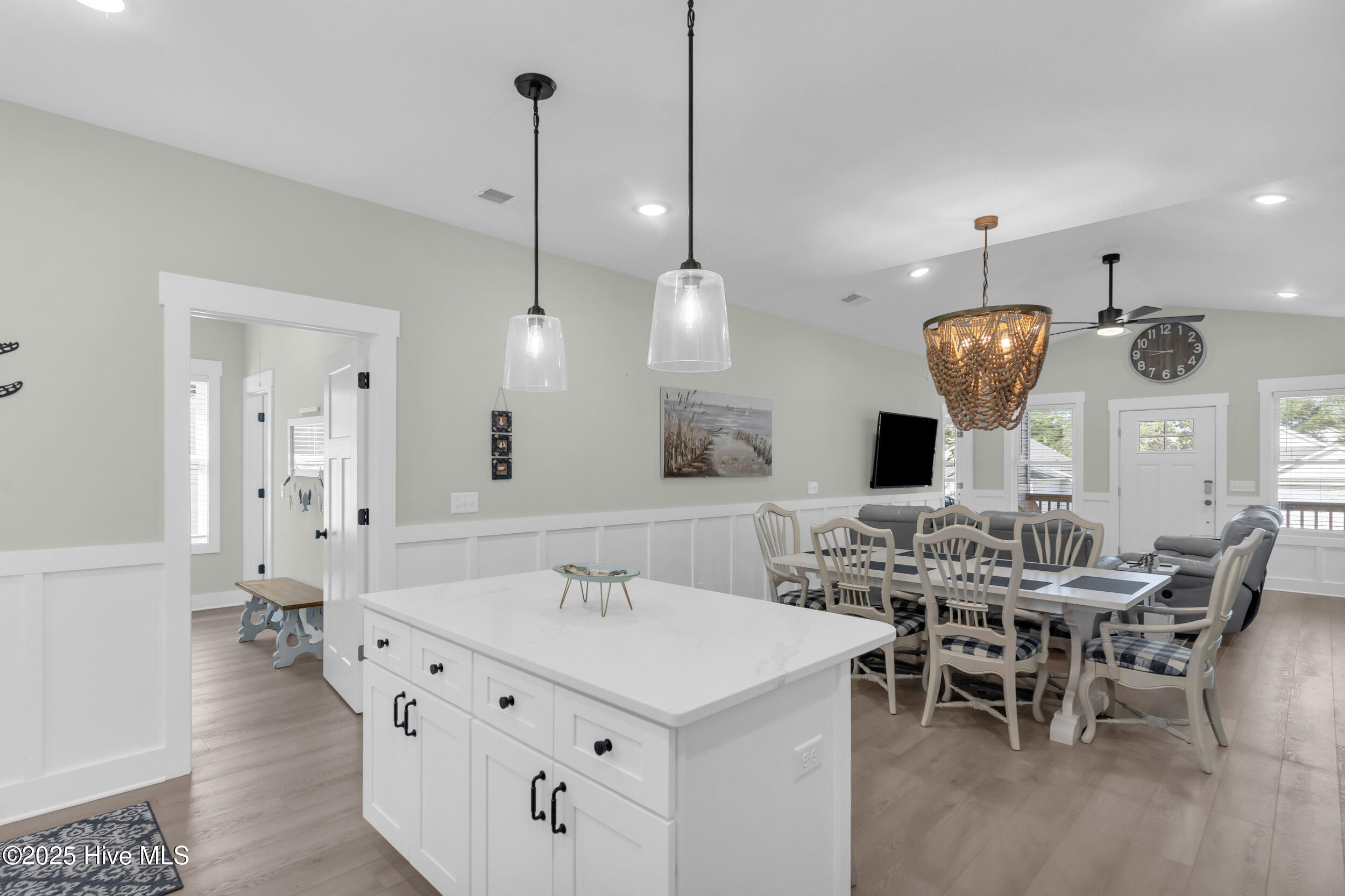 100534529 | Photo 17