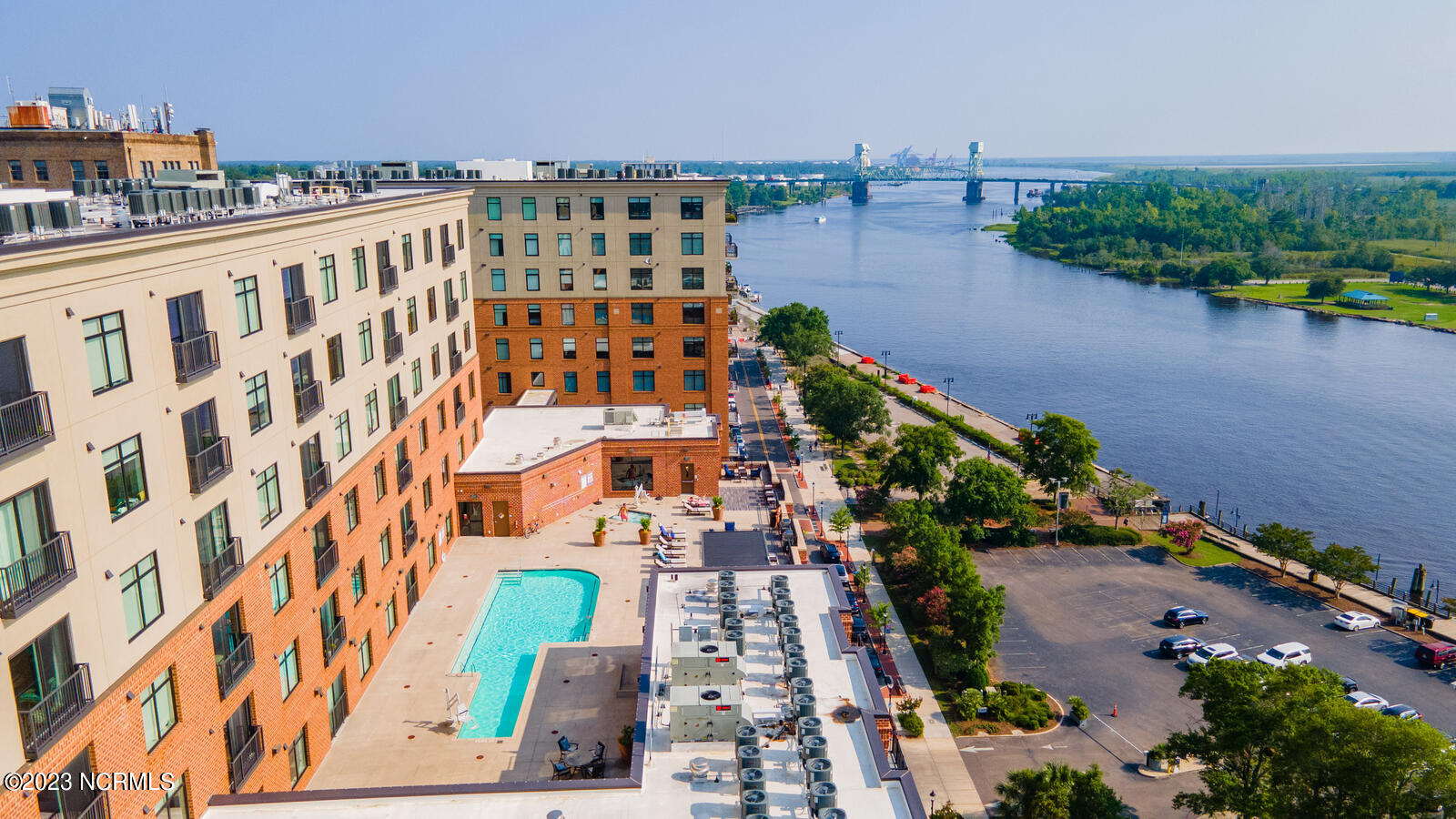 100588175 | Photo 3
