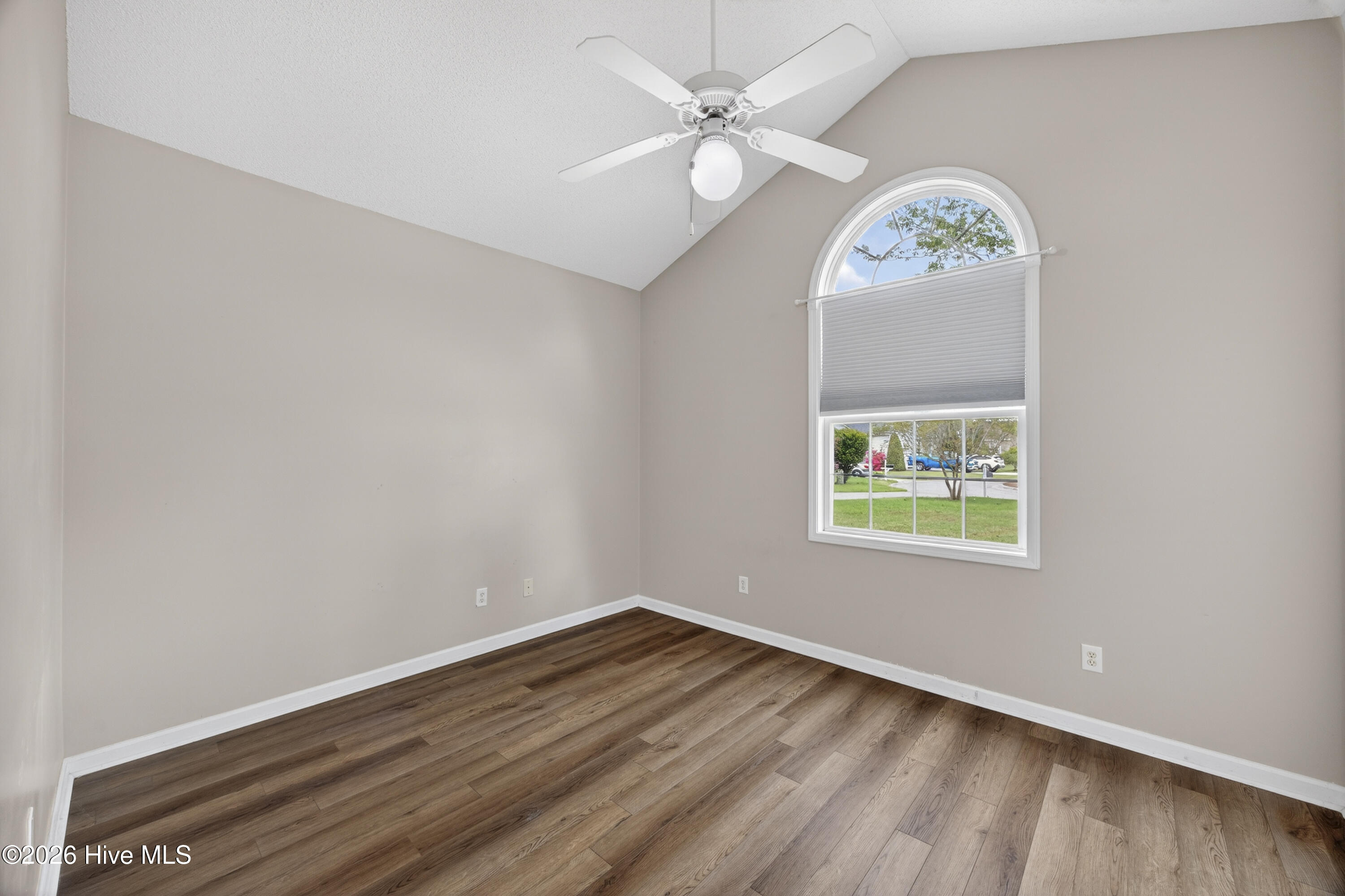 100565929 | Photo 44