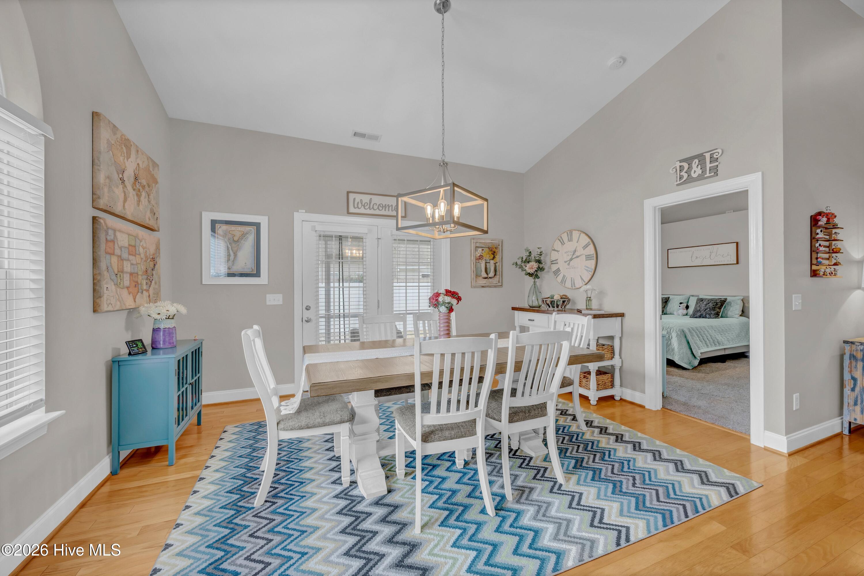 100557746 | Photo 12