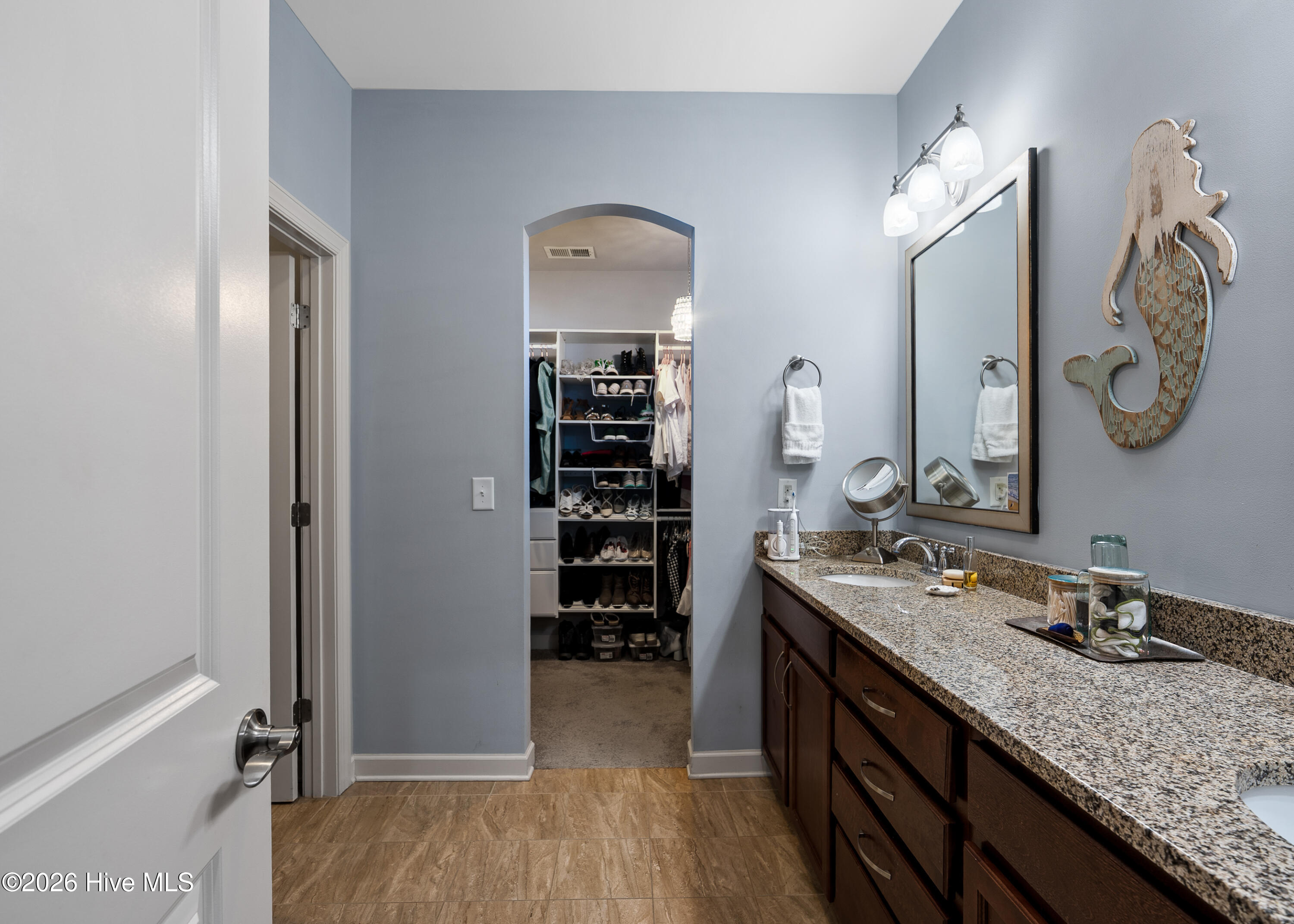 100553869 | Photo 30