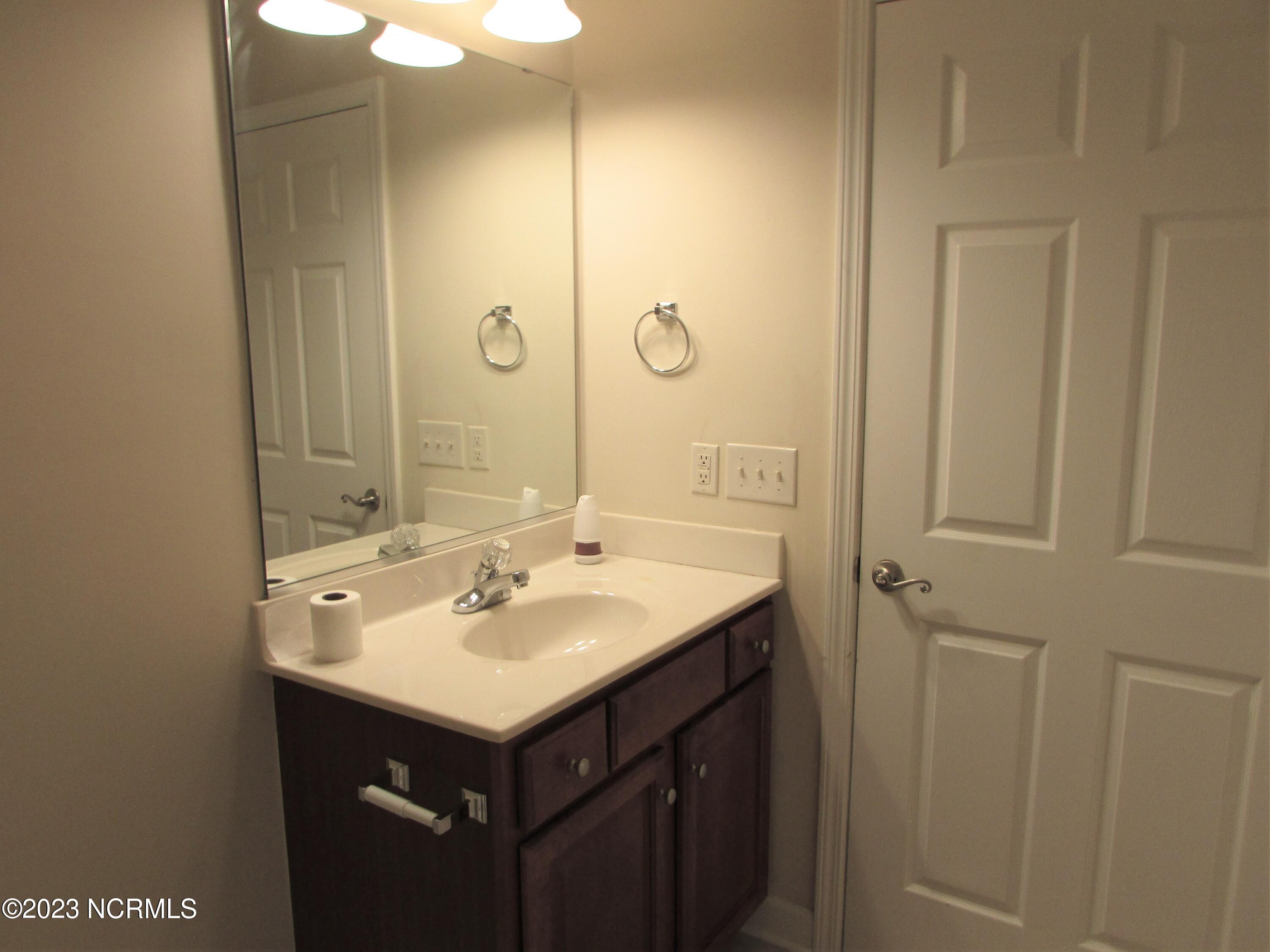 100560757 | Photo 14