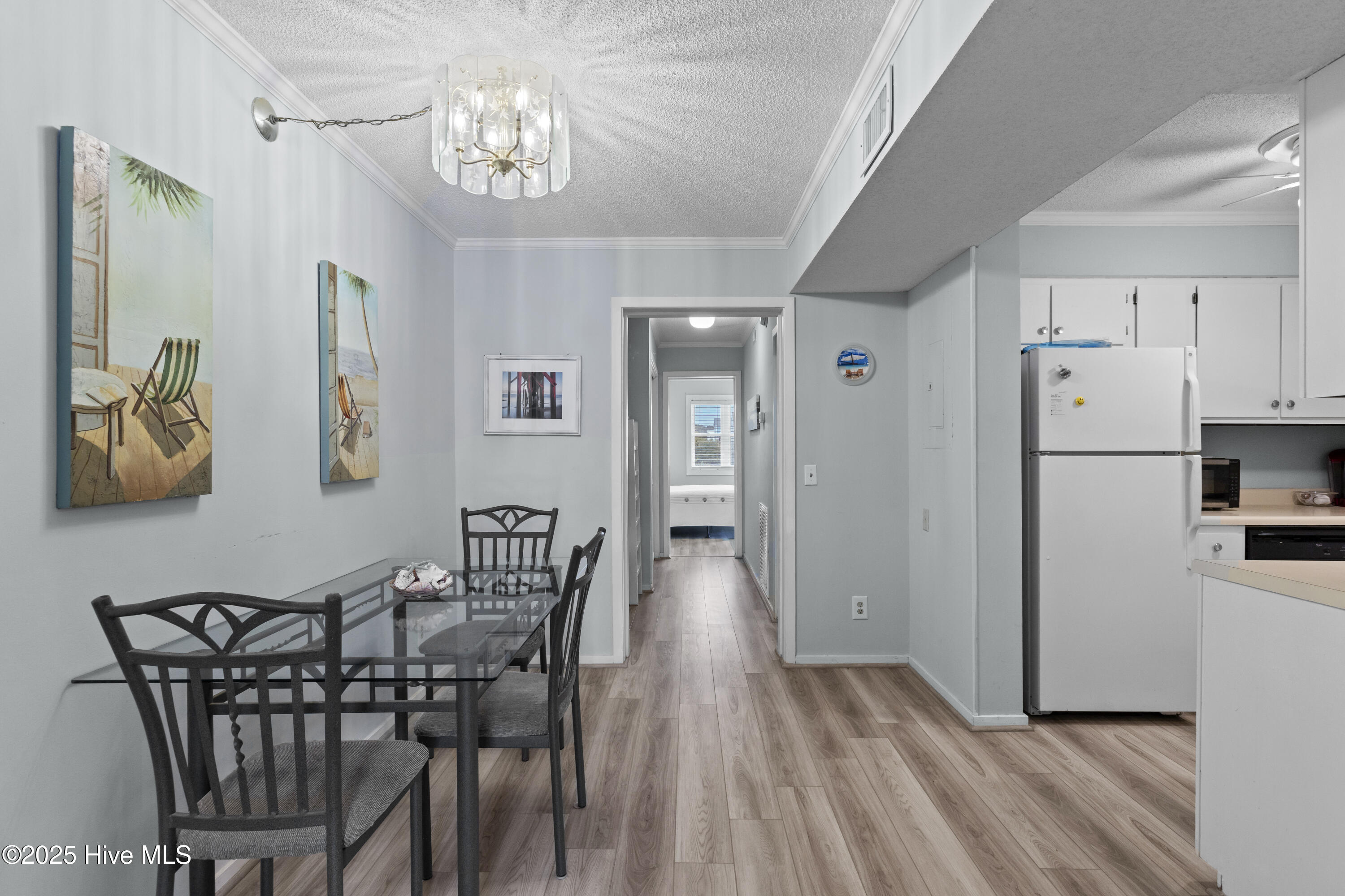 100514890 | Photo 11