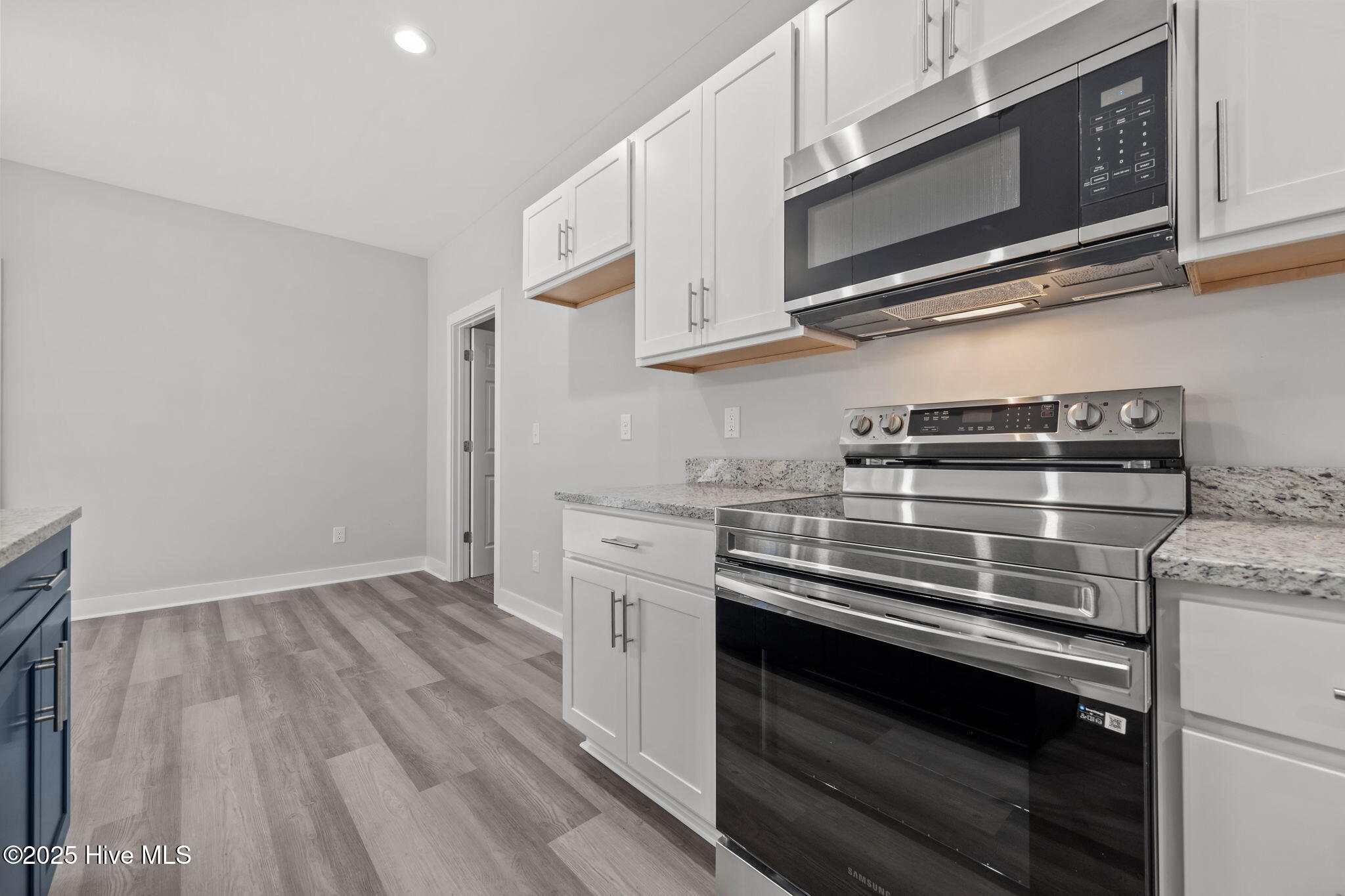 100545832 | Photo 19