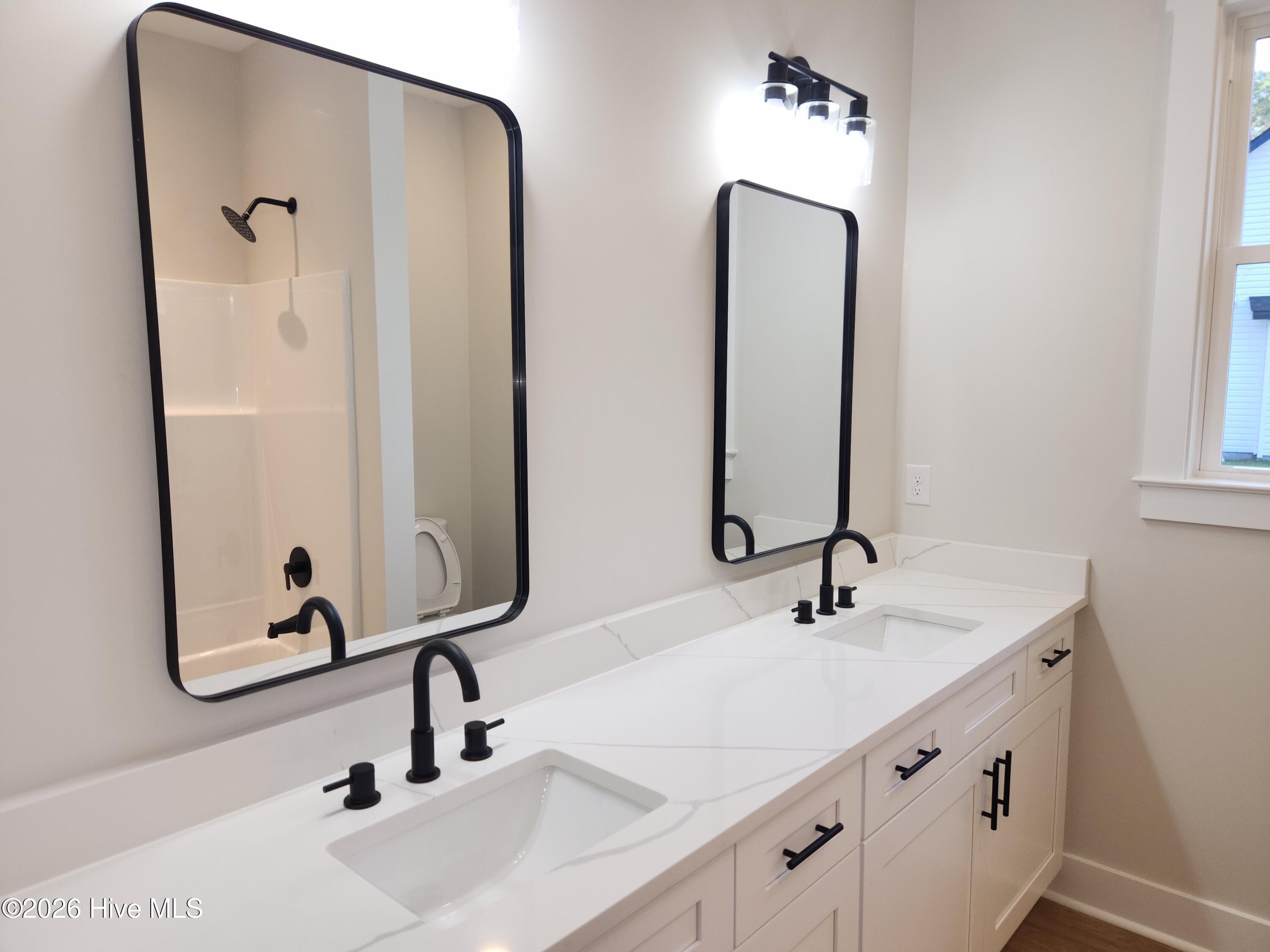 100566196 | Photo 41