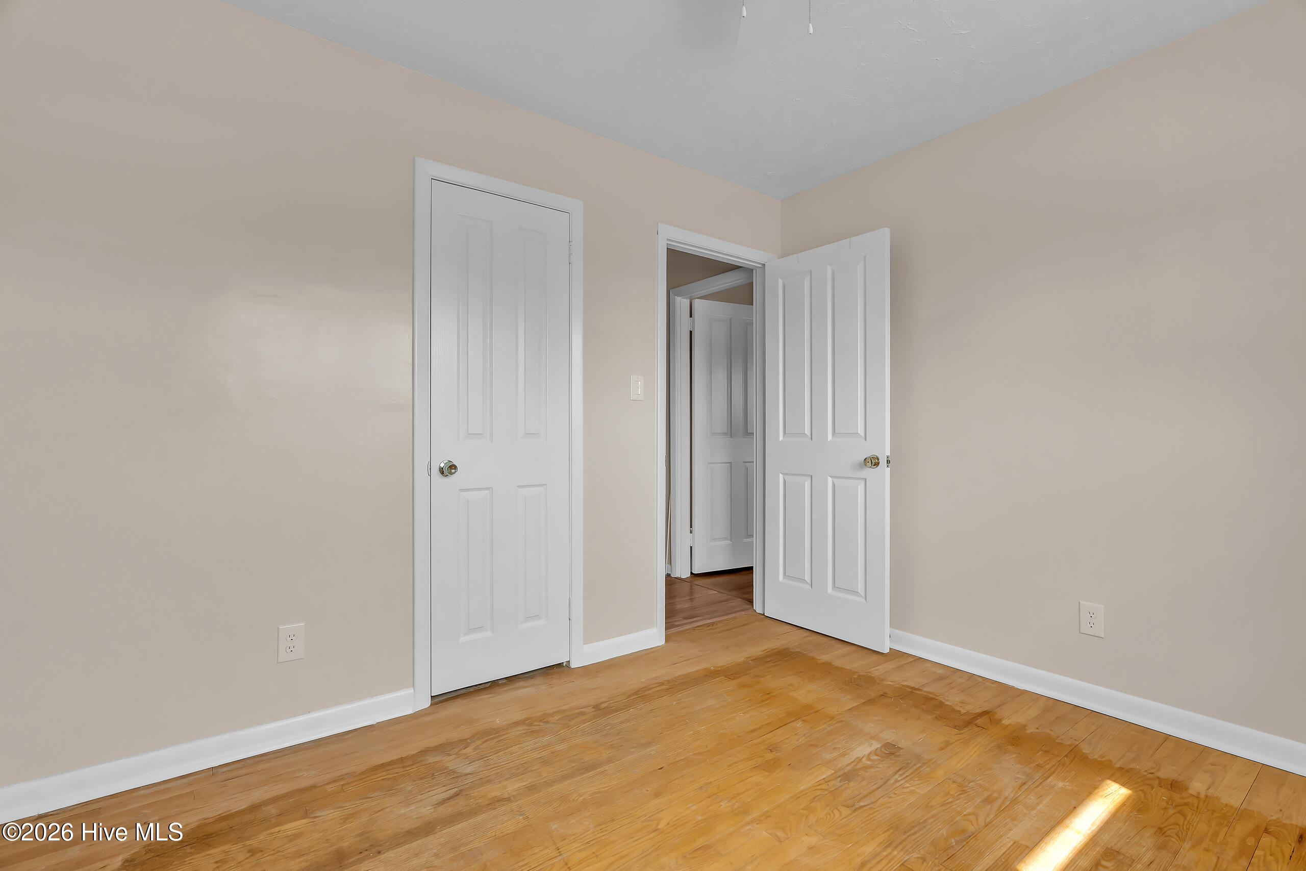 100557888 | Photo 35