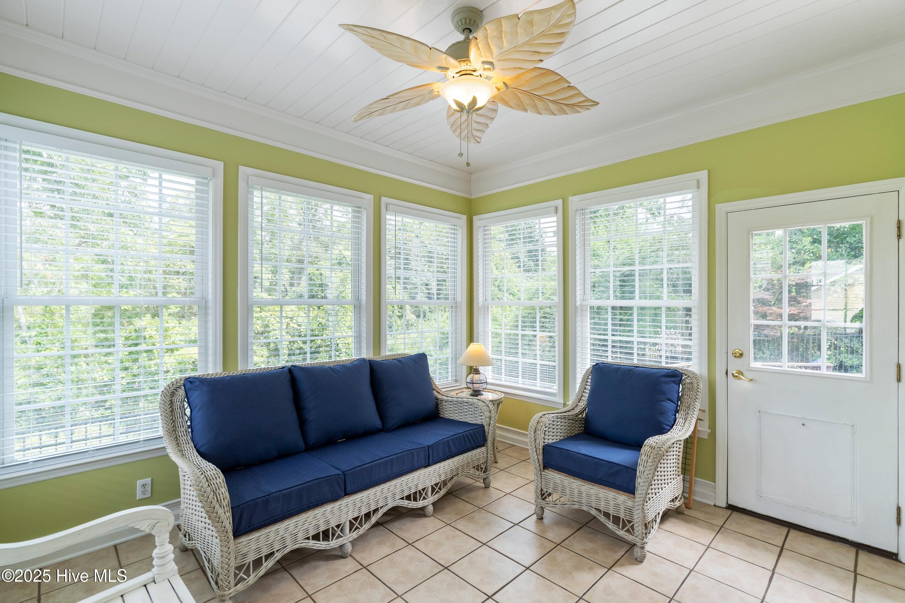 100530044 | Photo 18