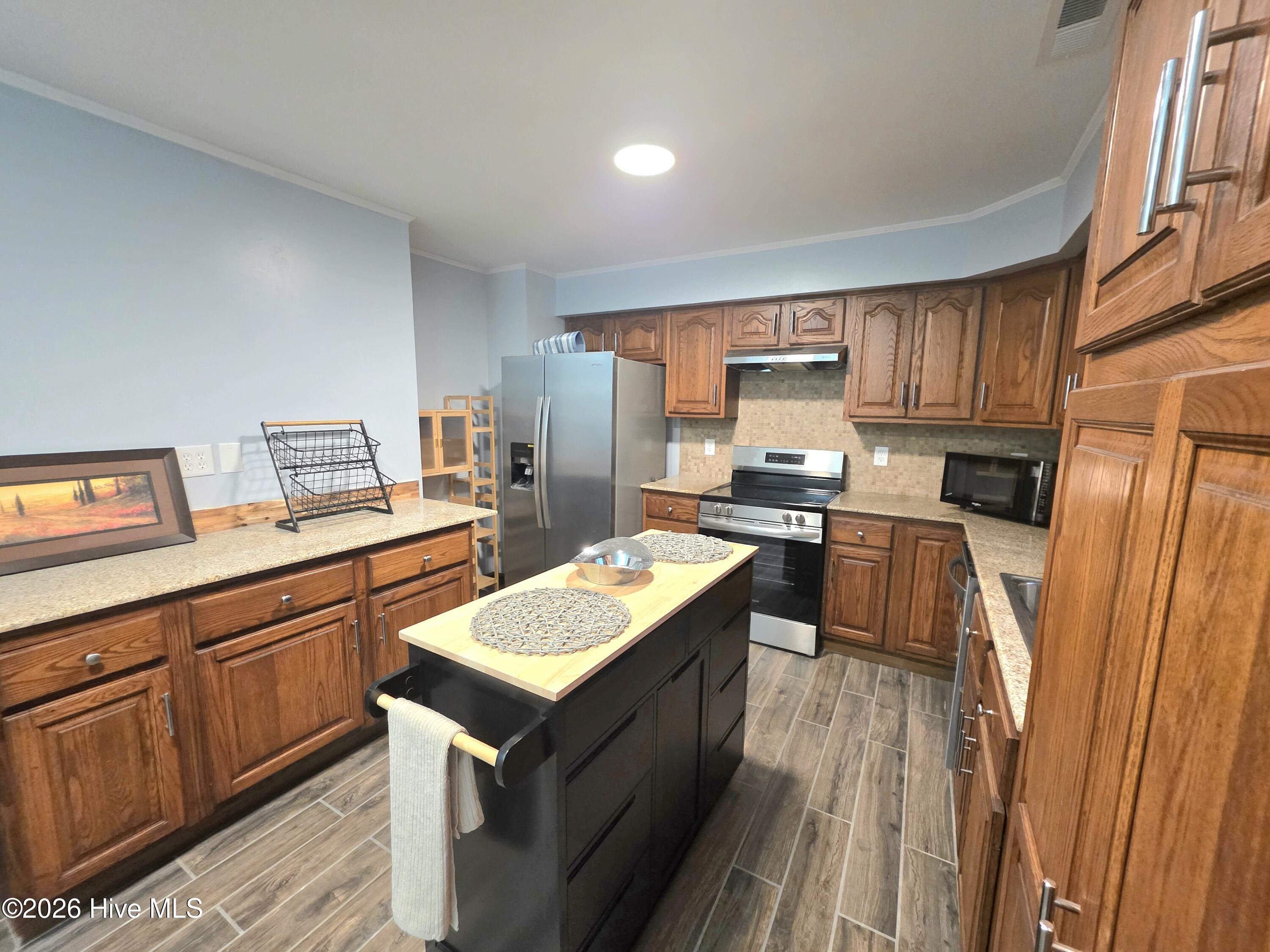 100562929 | Photo 17