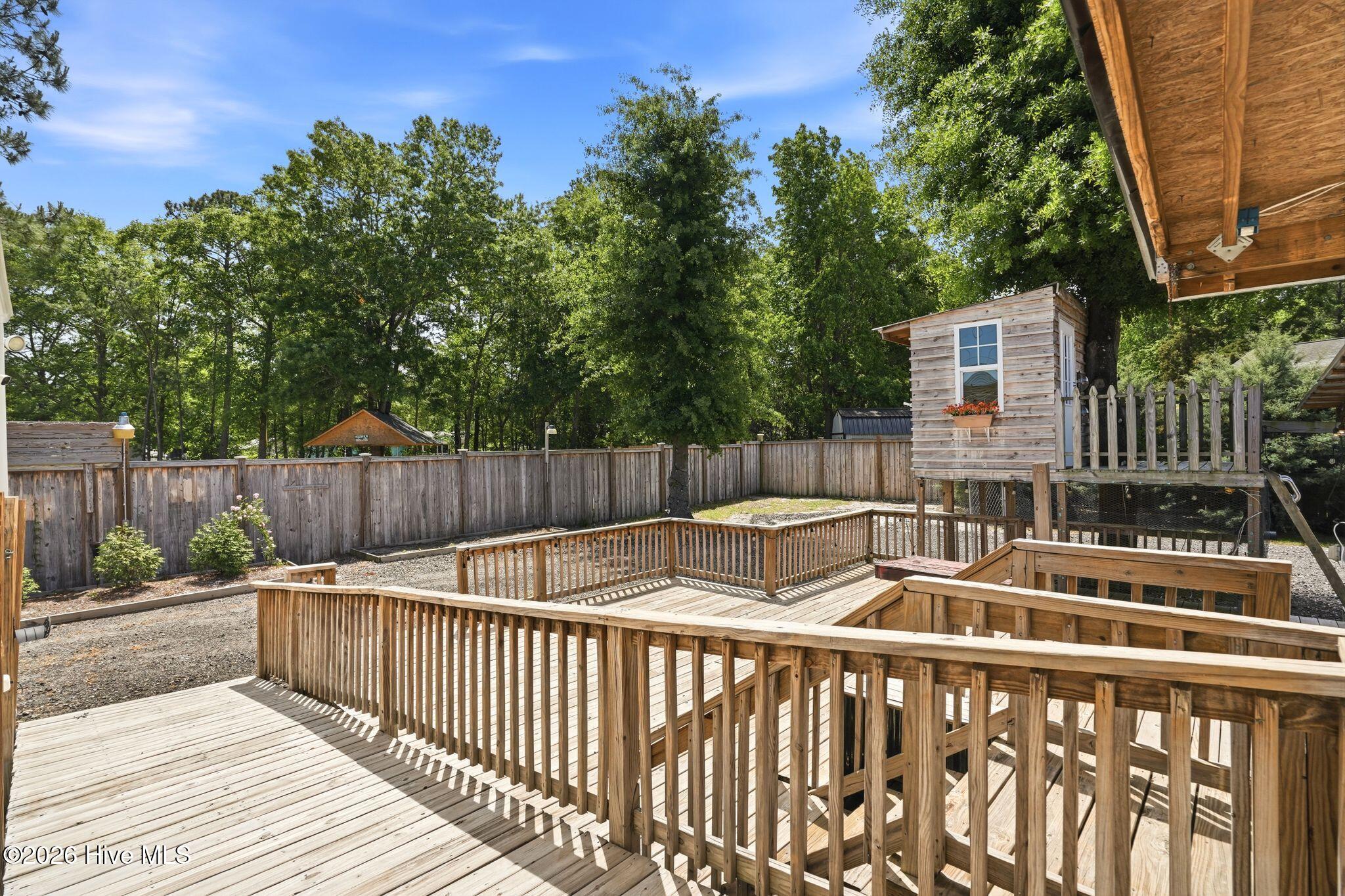 100570161 | Photo 25