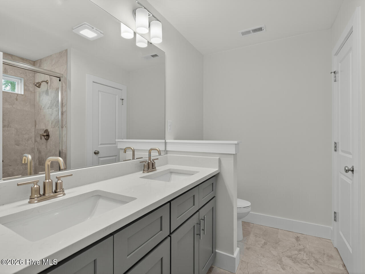 100547597 | Photo 34