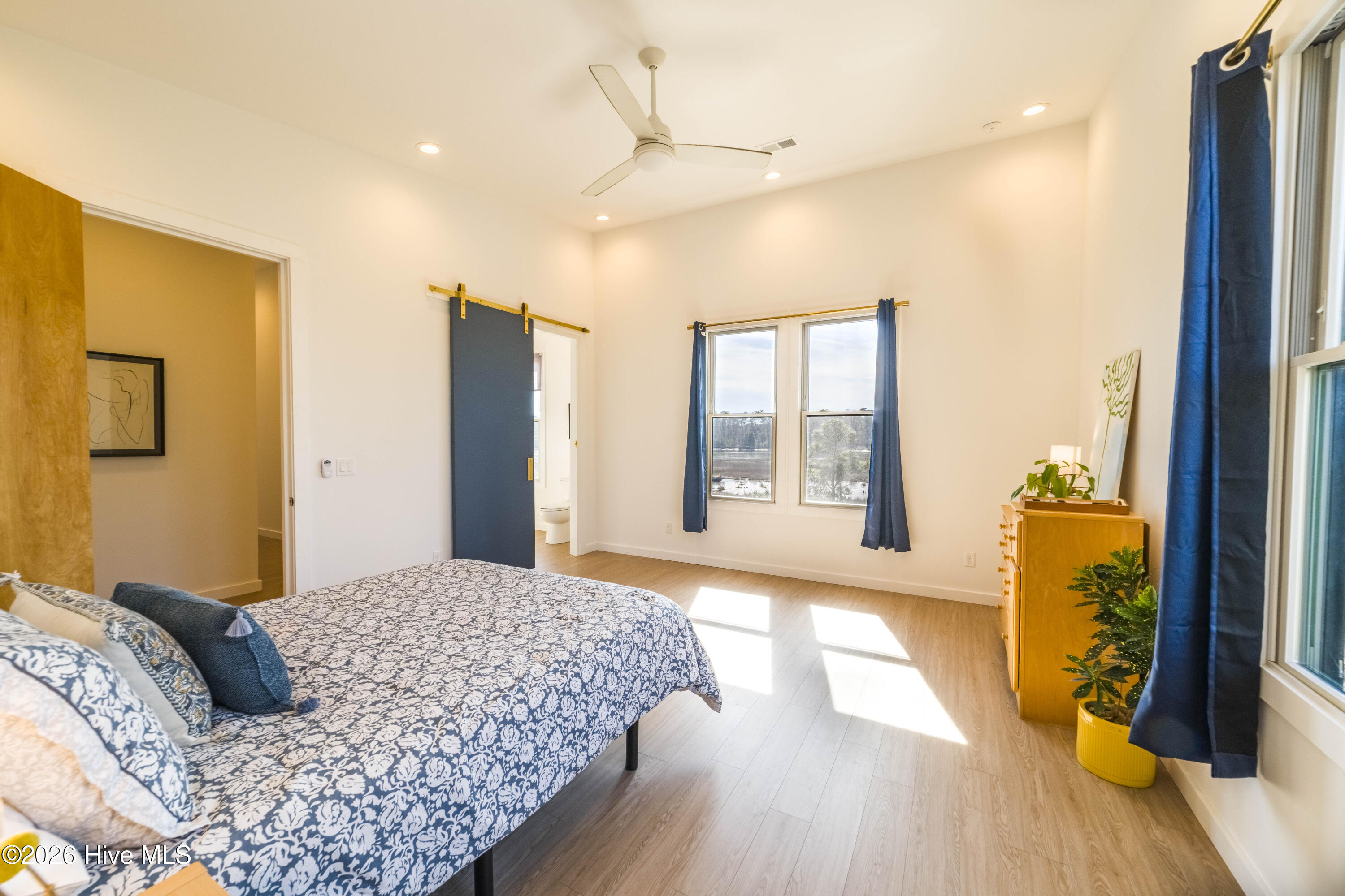 100554850 | Photo 39