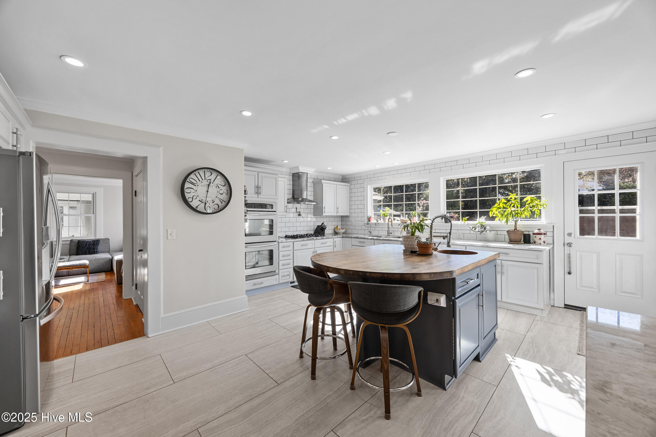 100544713 | Photo 12