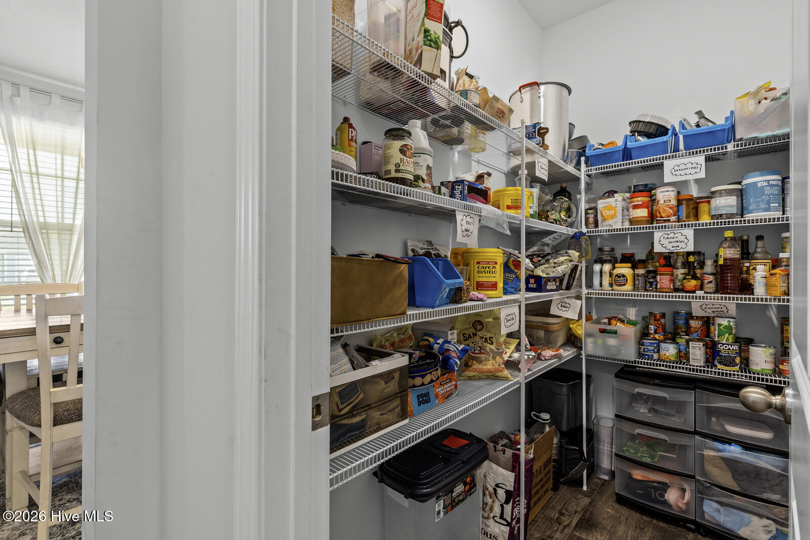 100561463 | Photo 11