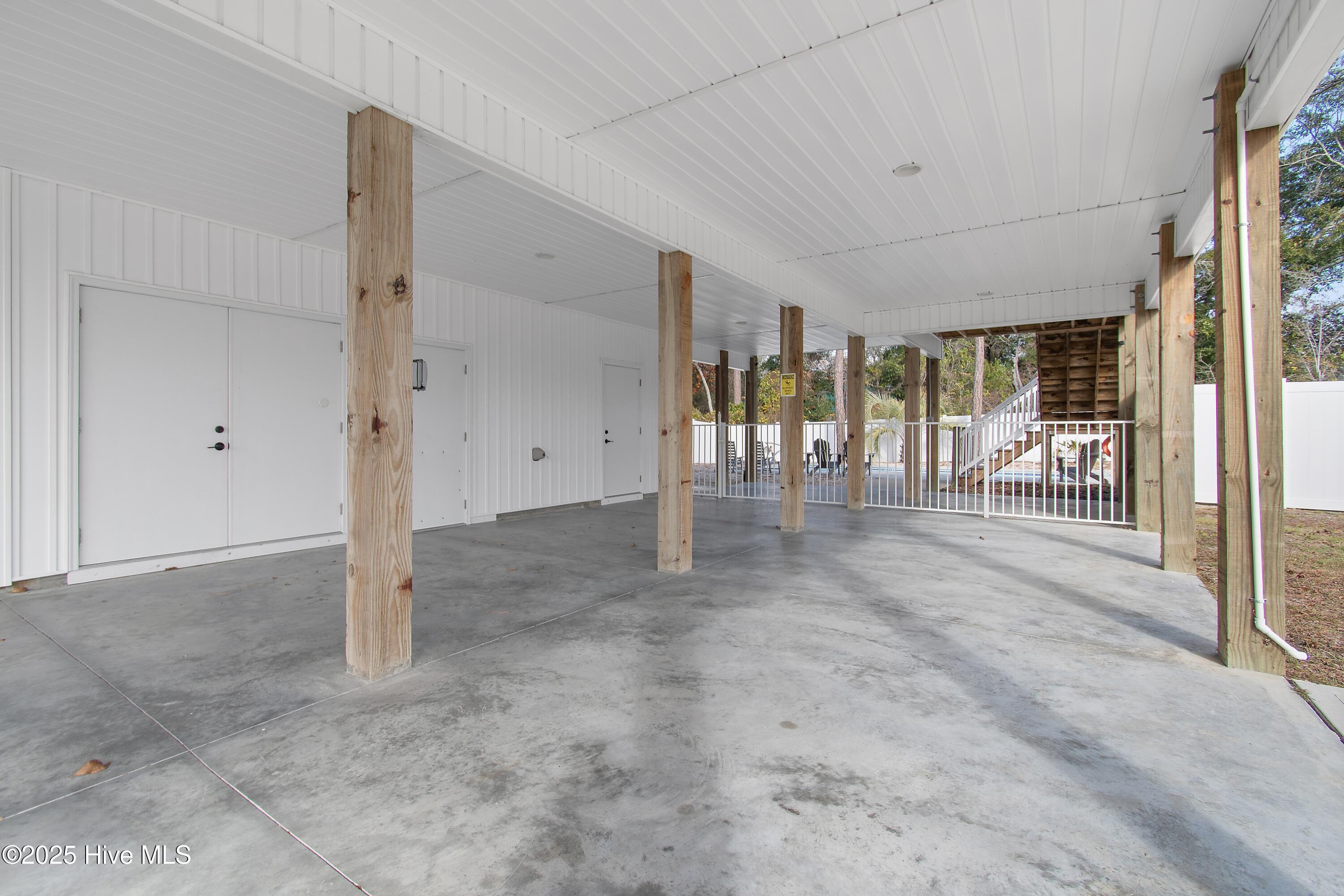 100544300 | Photo 50