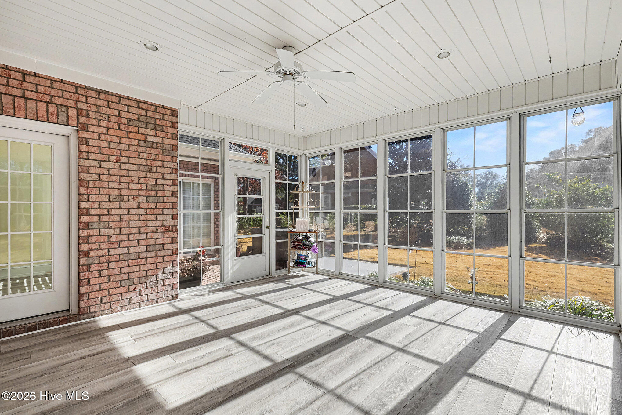 100539757 | Photo 27