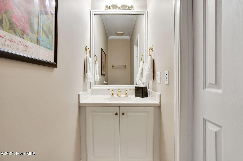 100563710 | Photo 47