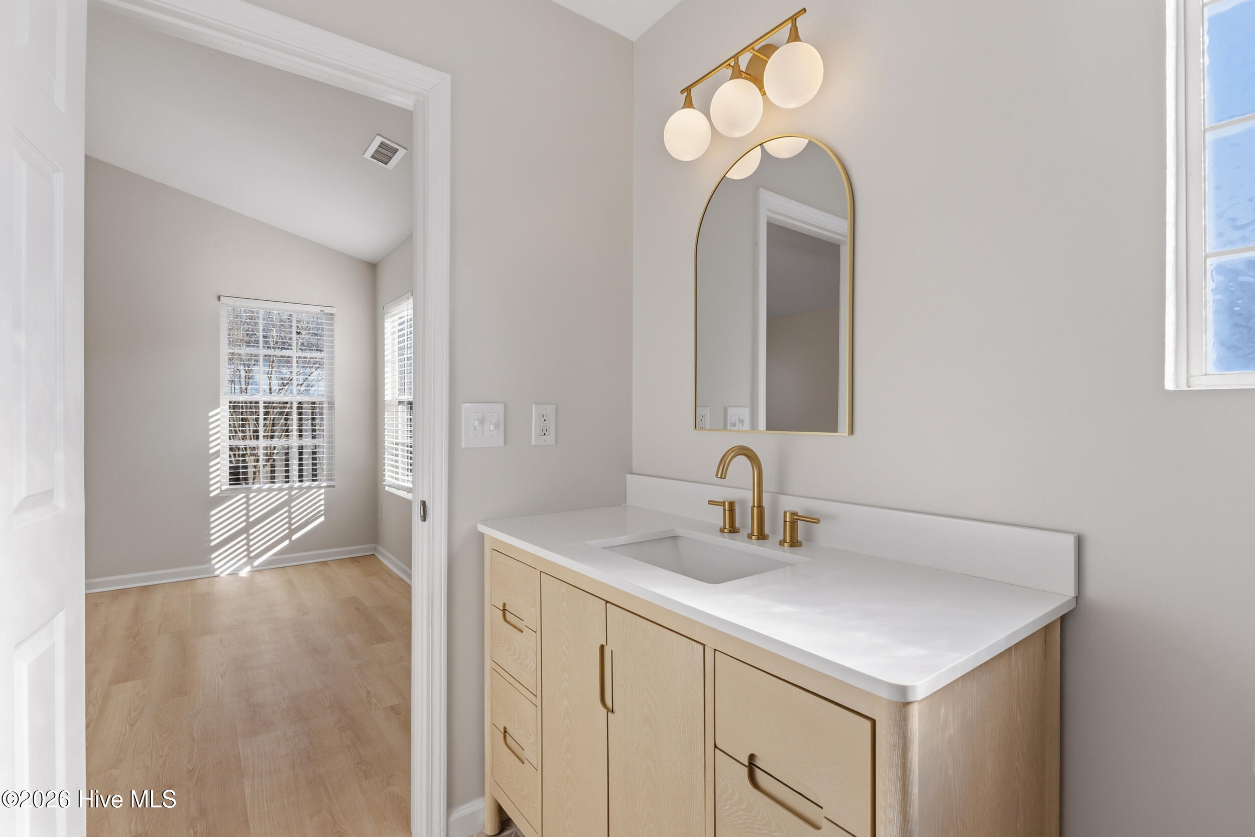 100553456 | Photo 25