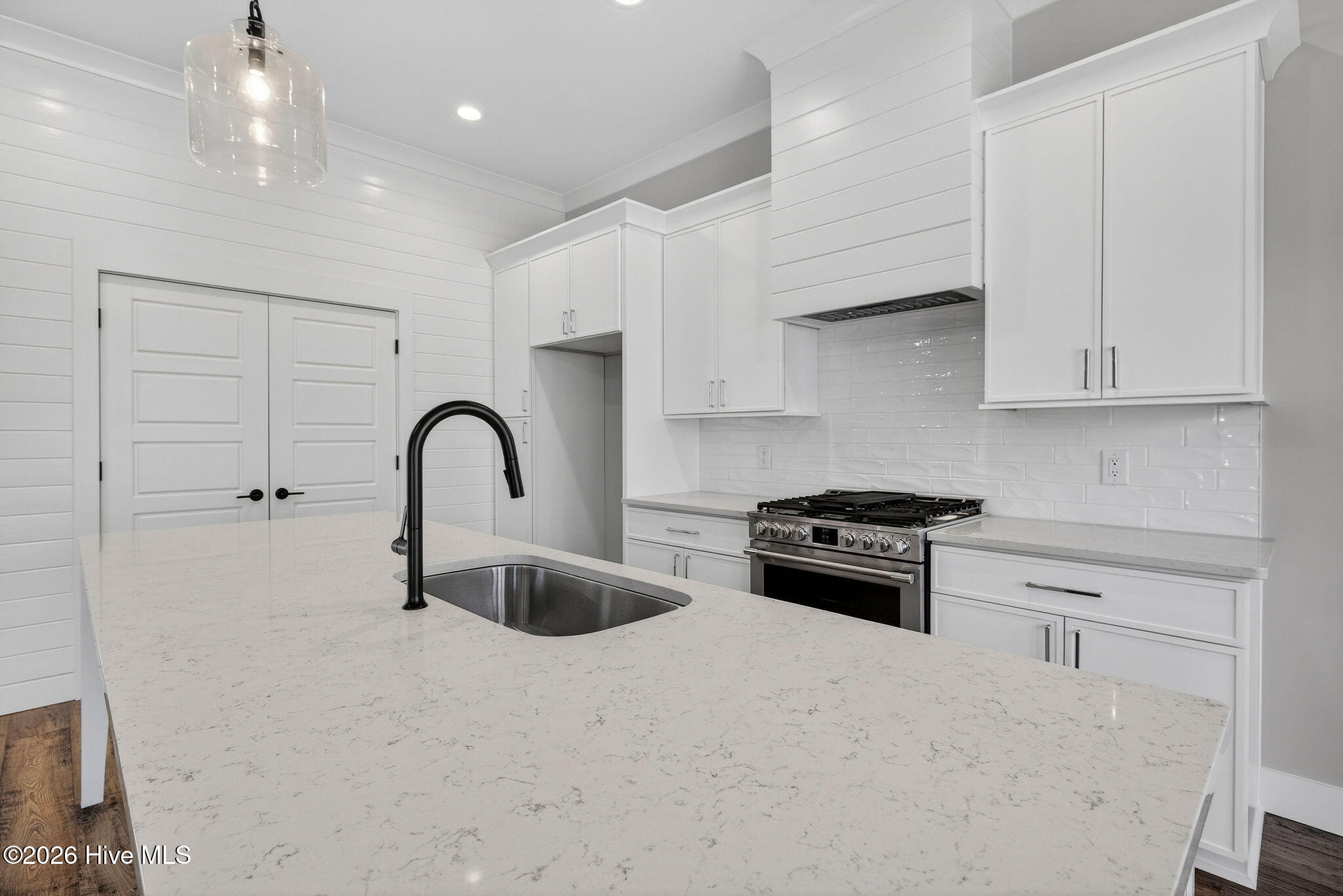 100560917 | Photo 10