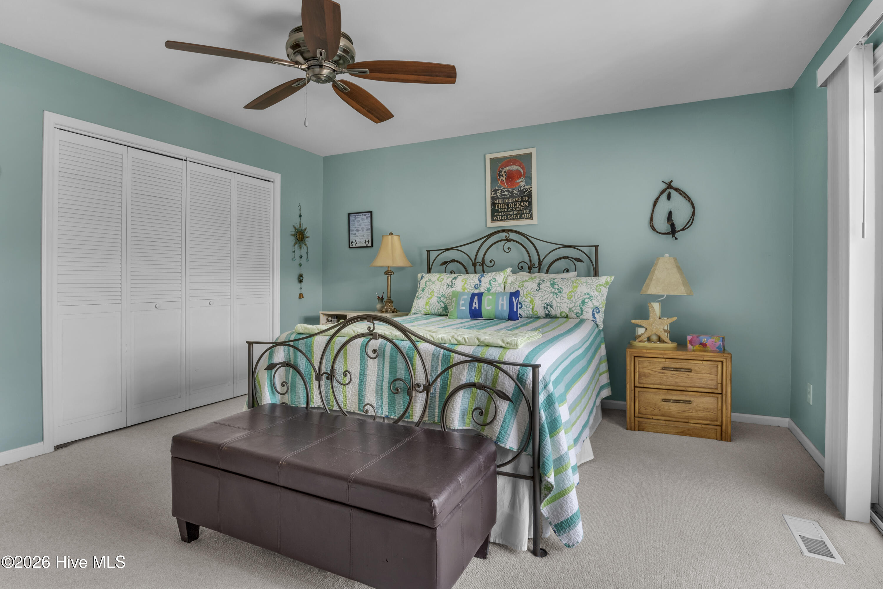 100569853 | Photo 16