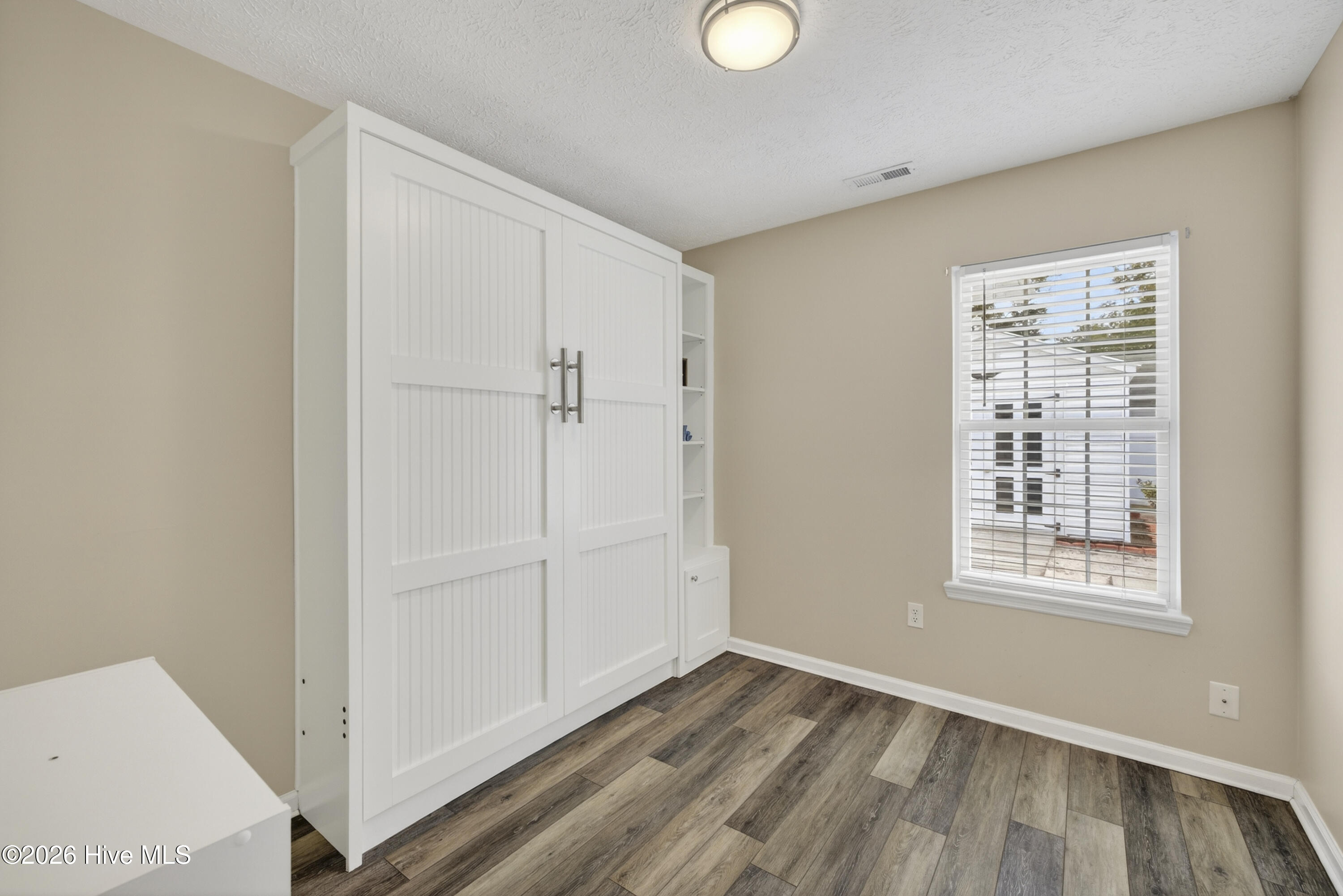 100557821 | Photo 24