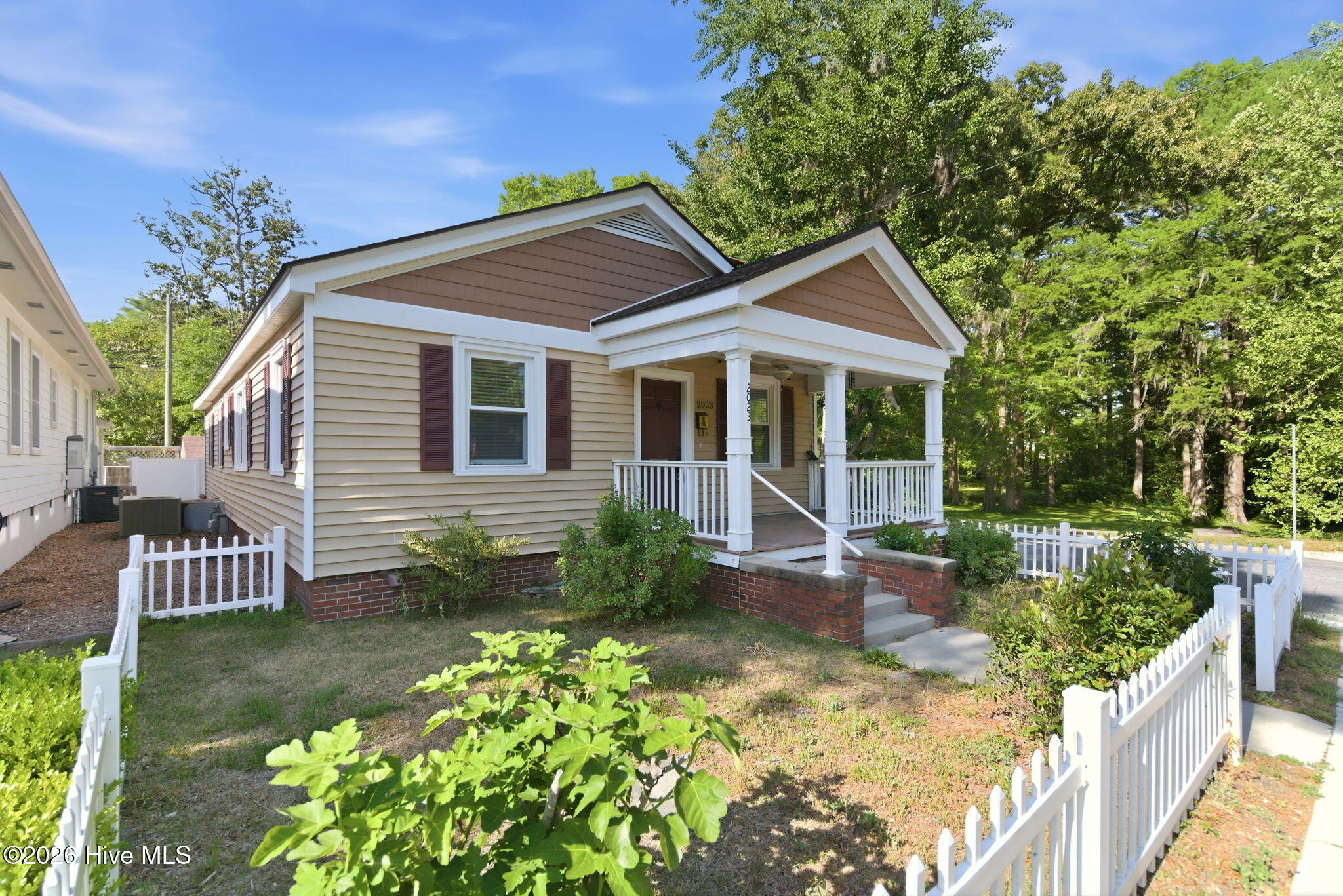 100569211 | Photo 29