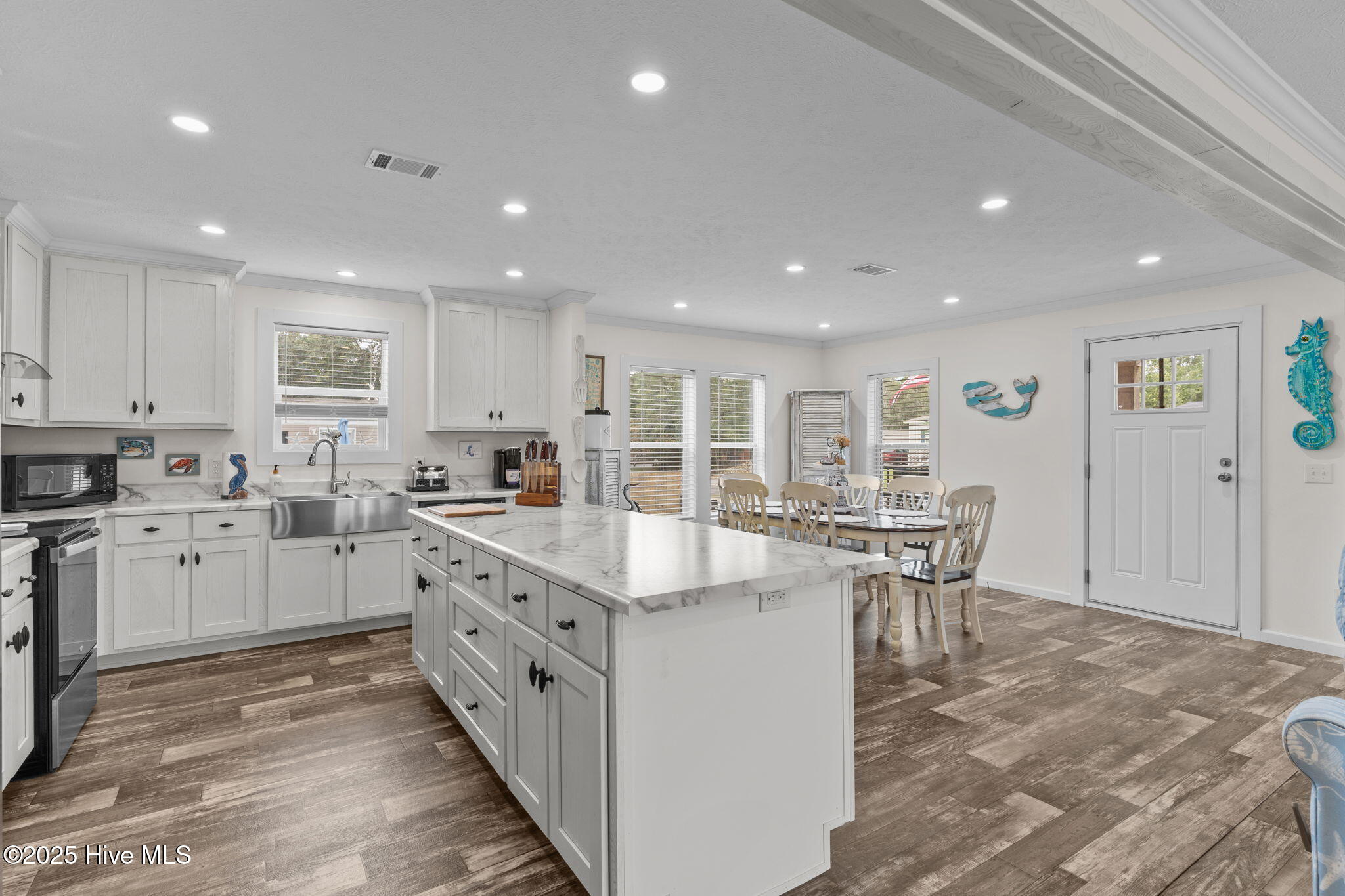 100530001 | Photo 13