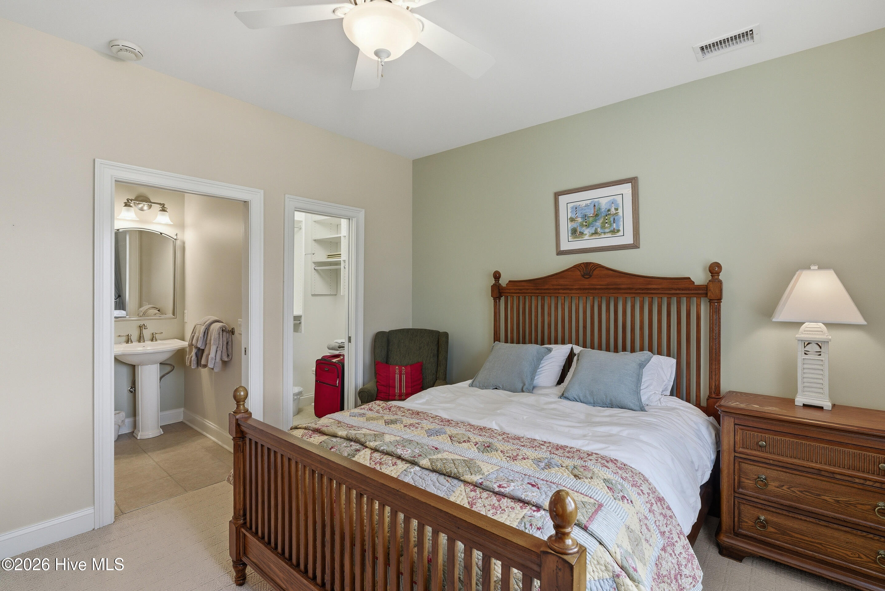 100563976 | Photo 32