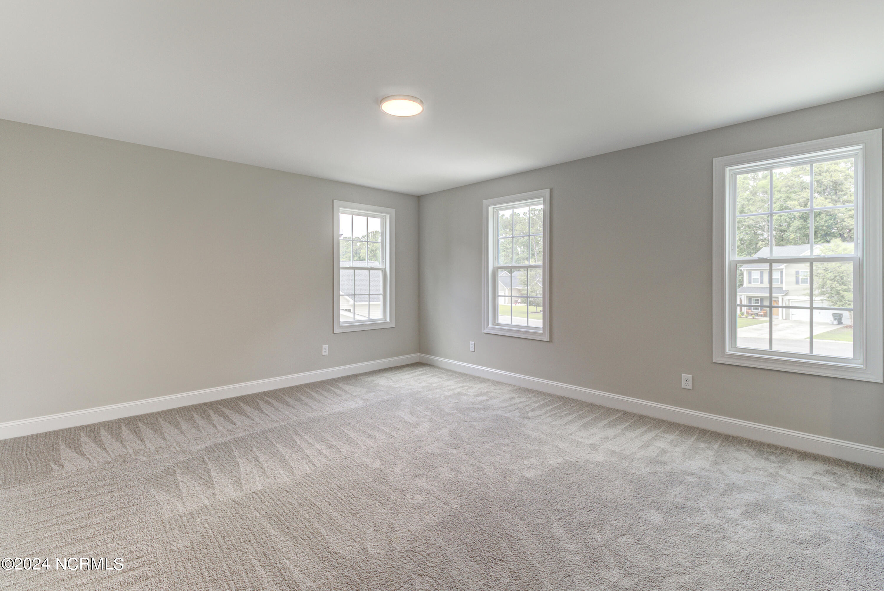 100548274 | Photo 31