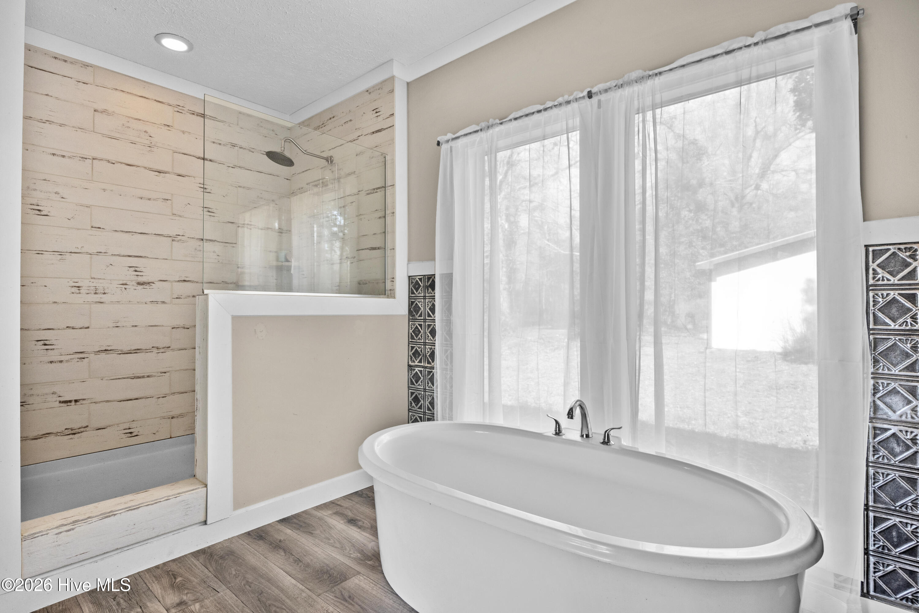 100559511 | Photo 41