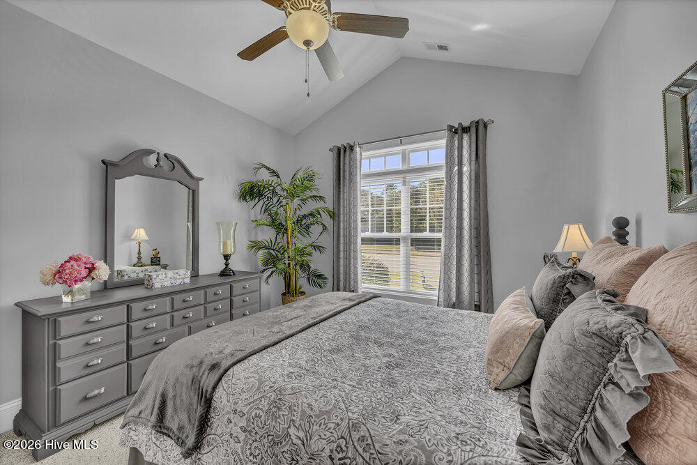 100548835 | Photo 23