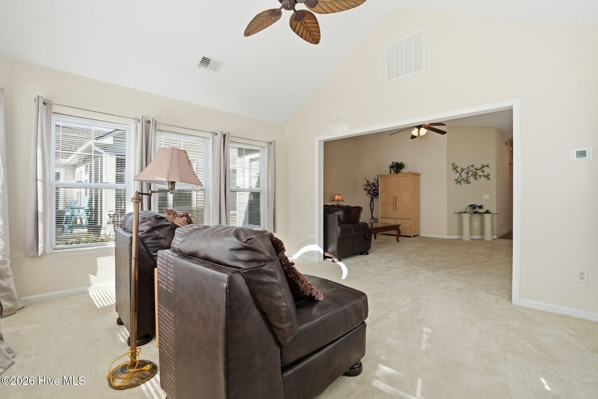 100560639 | Photo 19