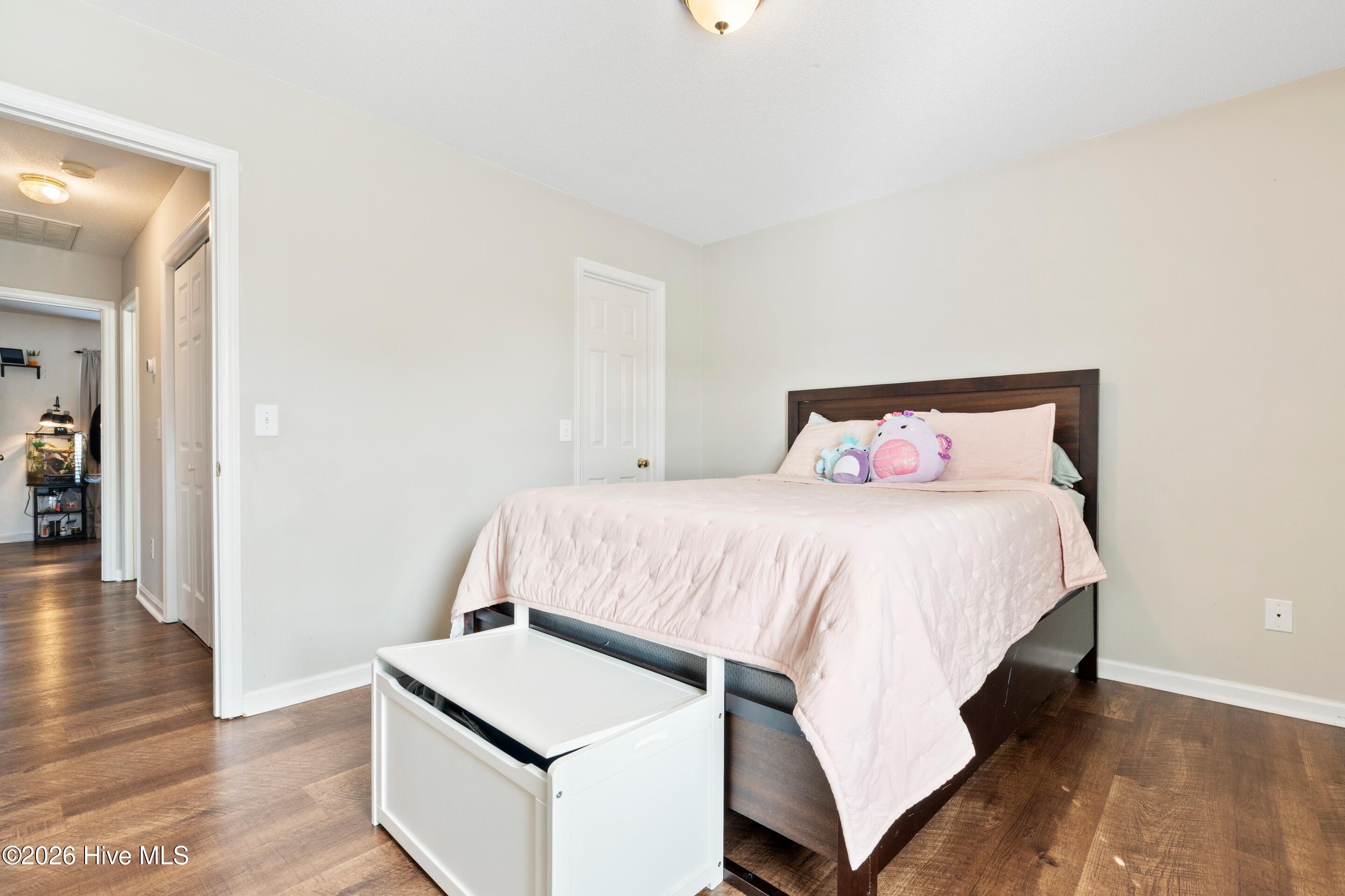 100547828 | Photo 22