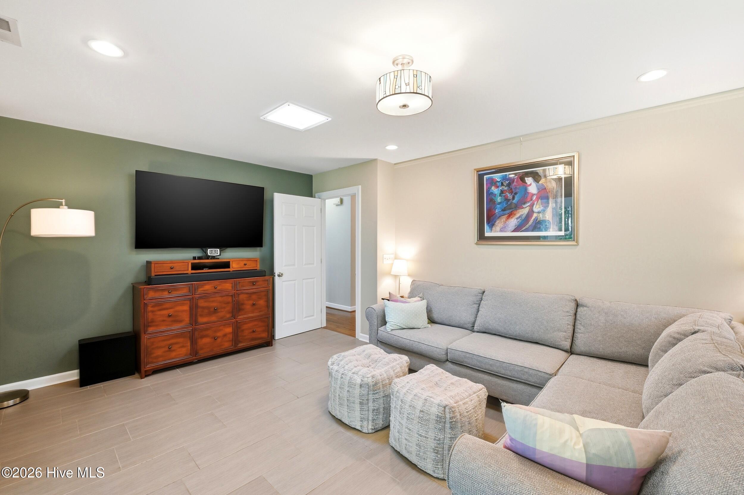 100570431 | Photo 18