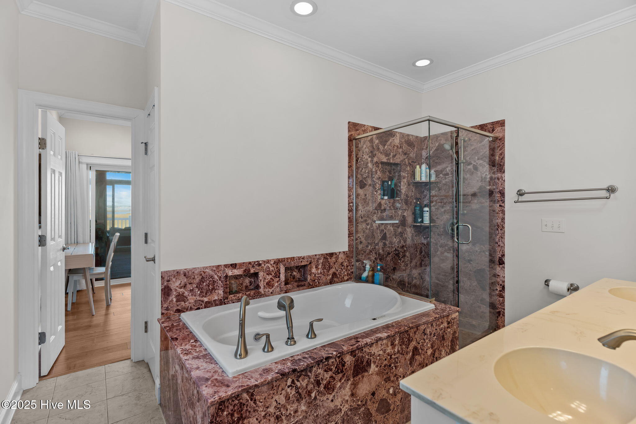 100544368 | Photo 40