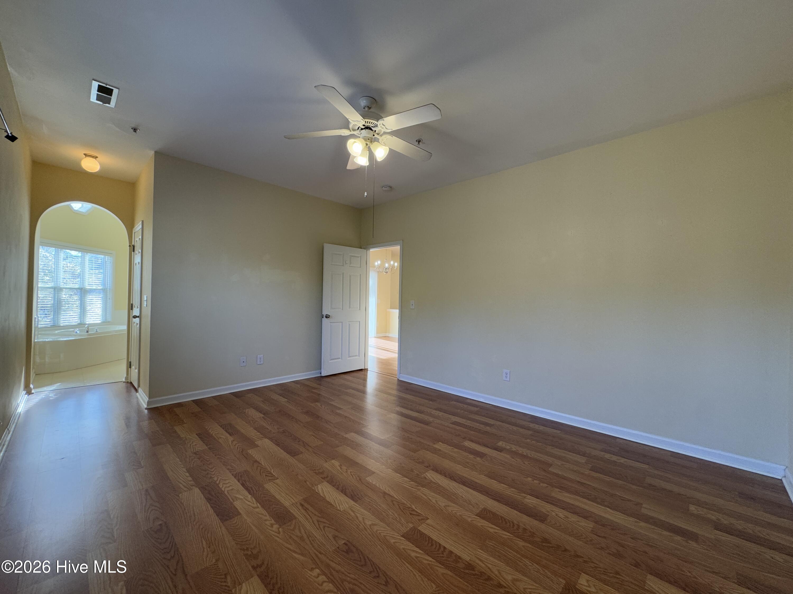 100551595 | Photo 16