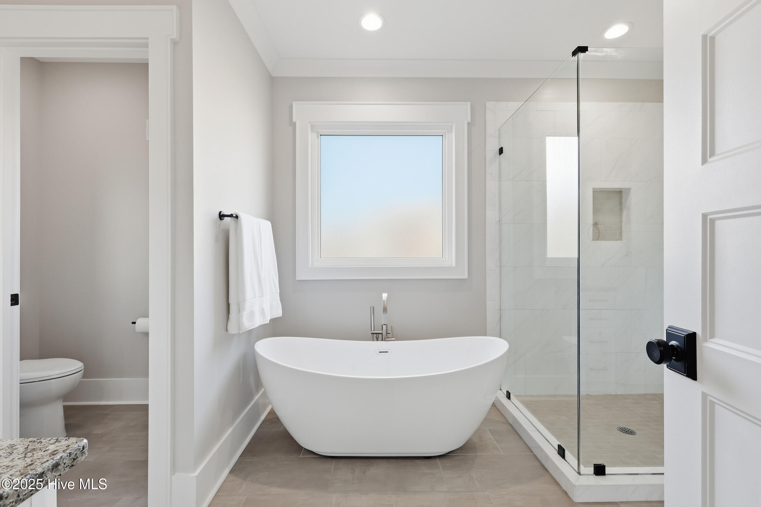 100542294 | Photo 25