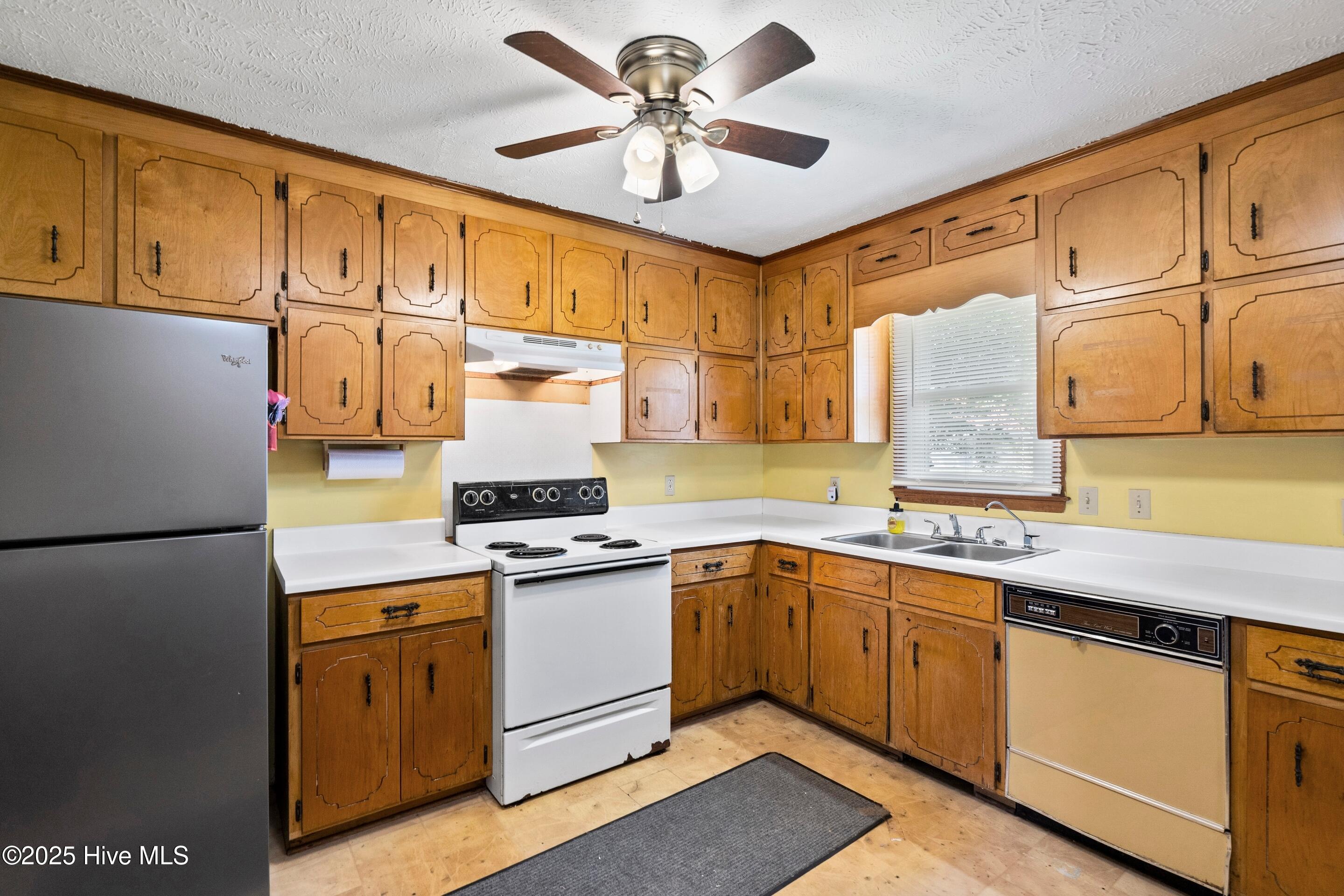 100528084 | Photo 31