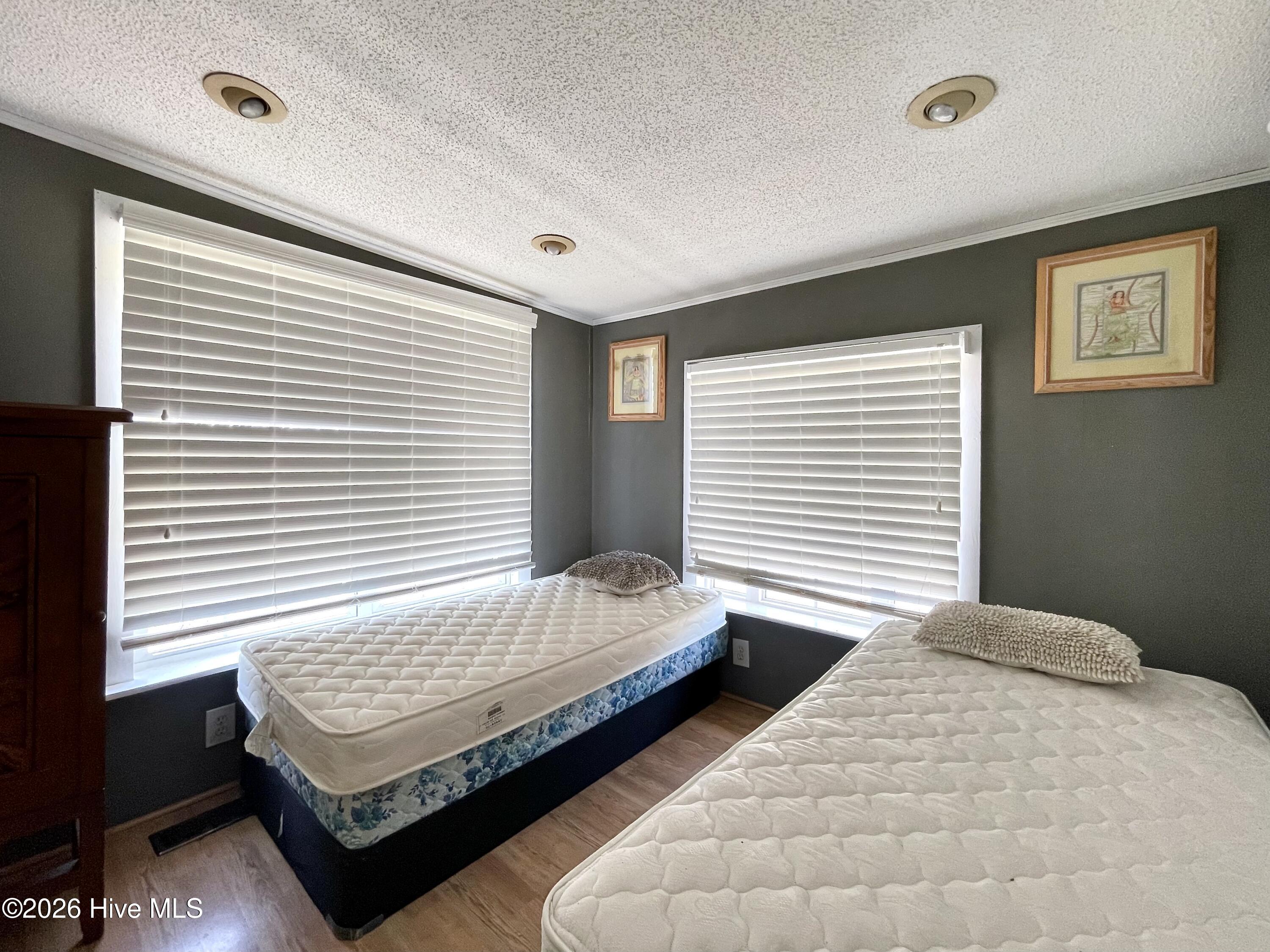 100569888 | Photo 32