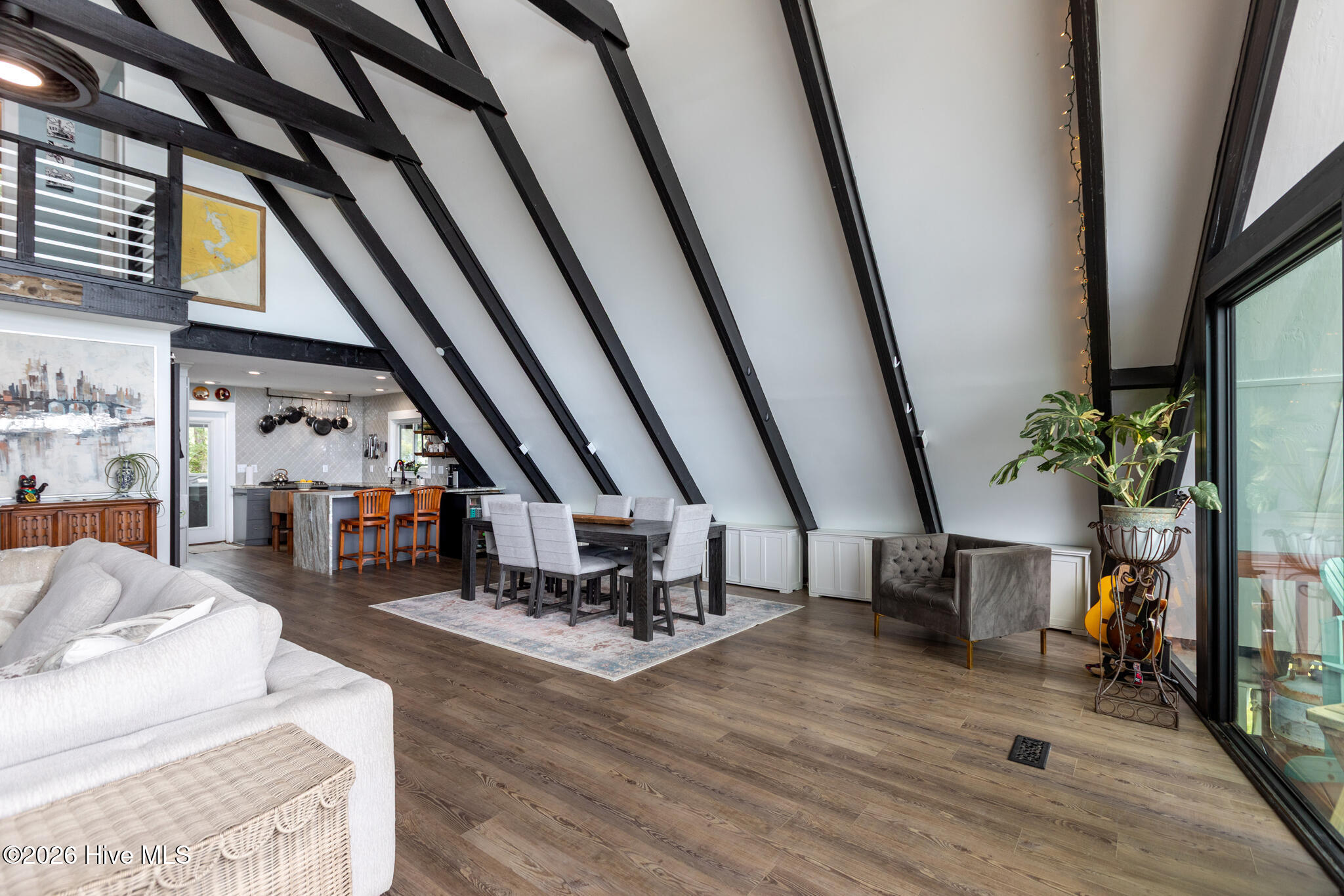 100565718 | Photo 14